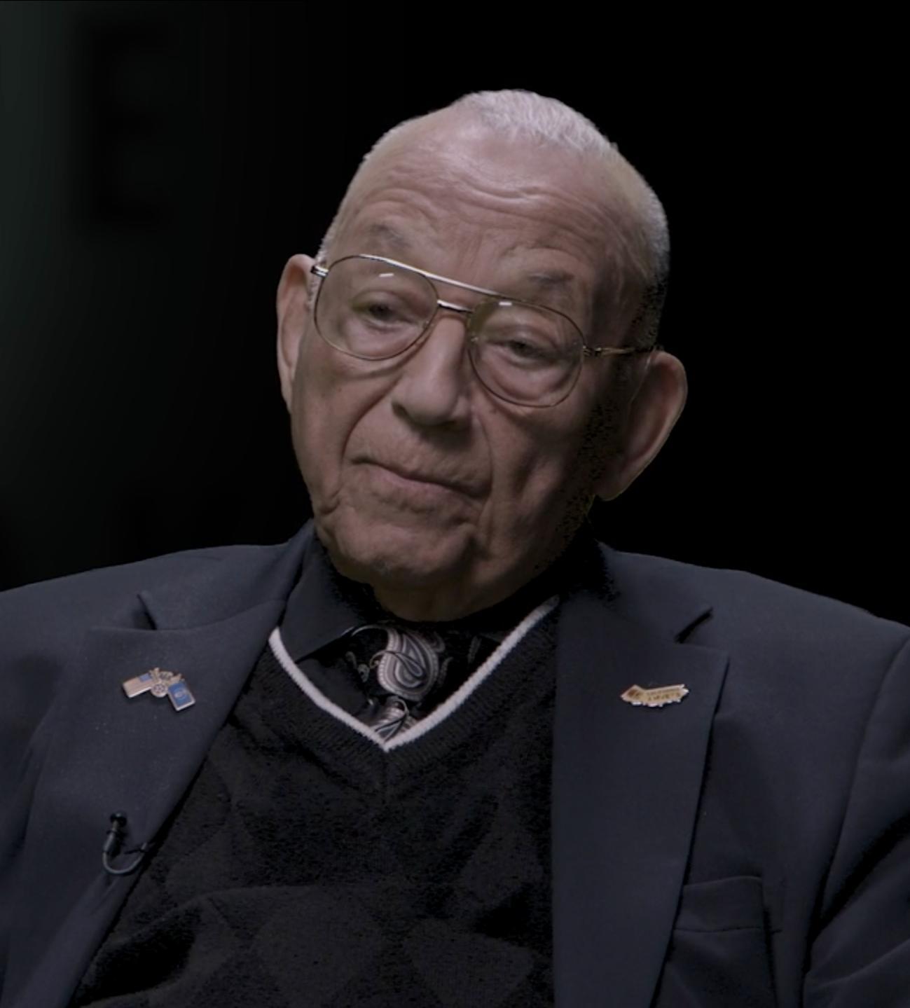 actor Robert Friend large photo