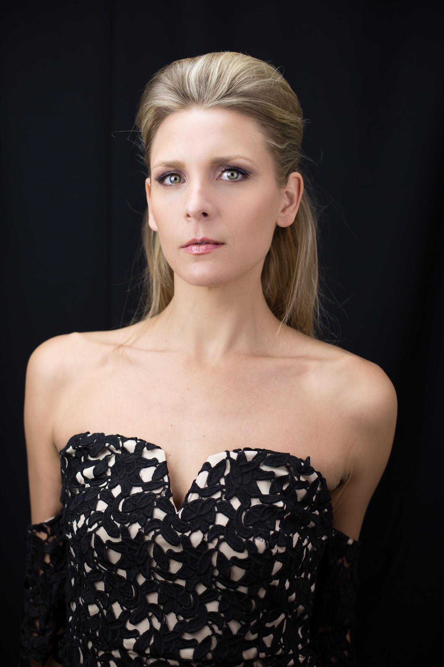 actor Michelle Lang large photo