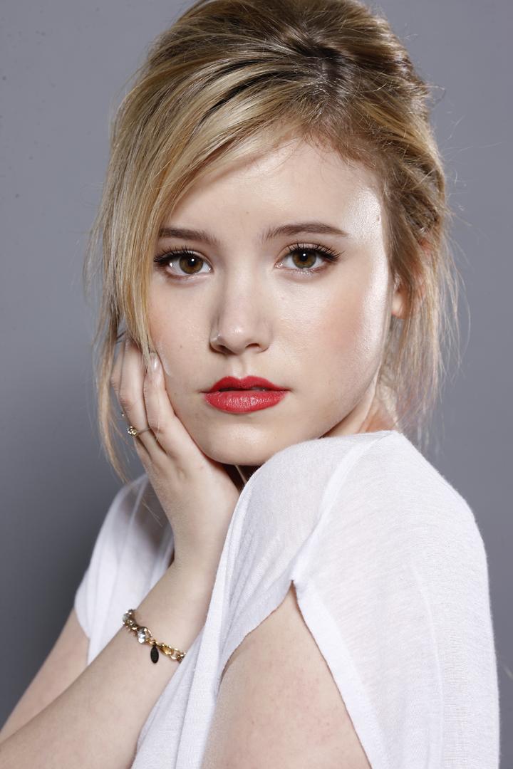 actor Taylor Spreitler large photo