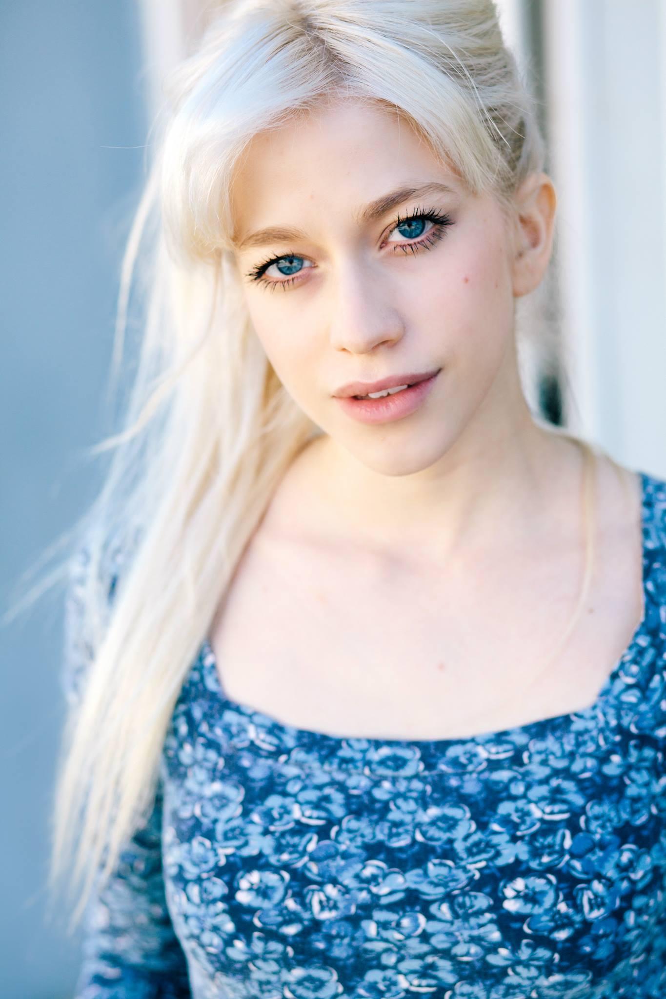 actor Sideara St. Claire large photo