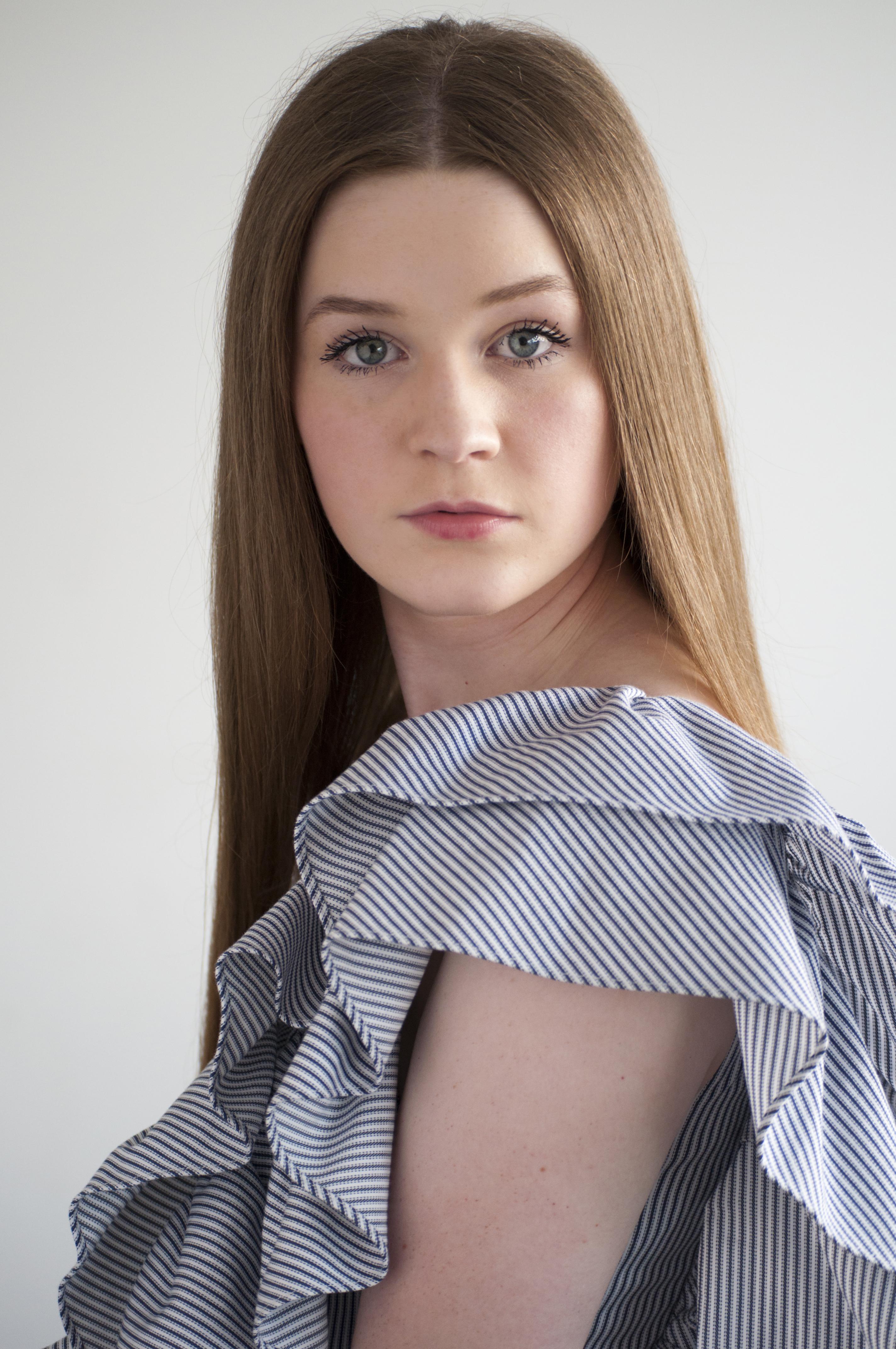 actor Lily Pearl large photo