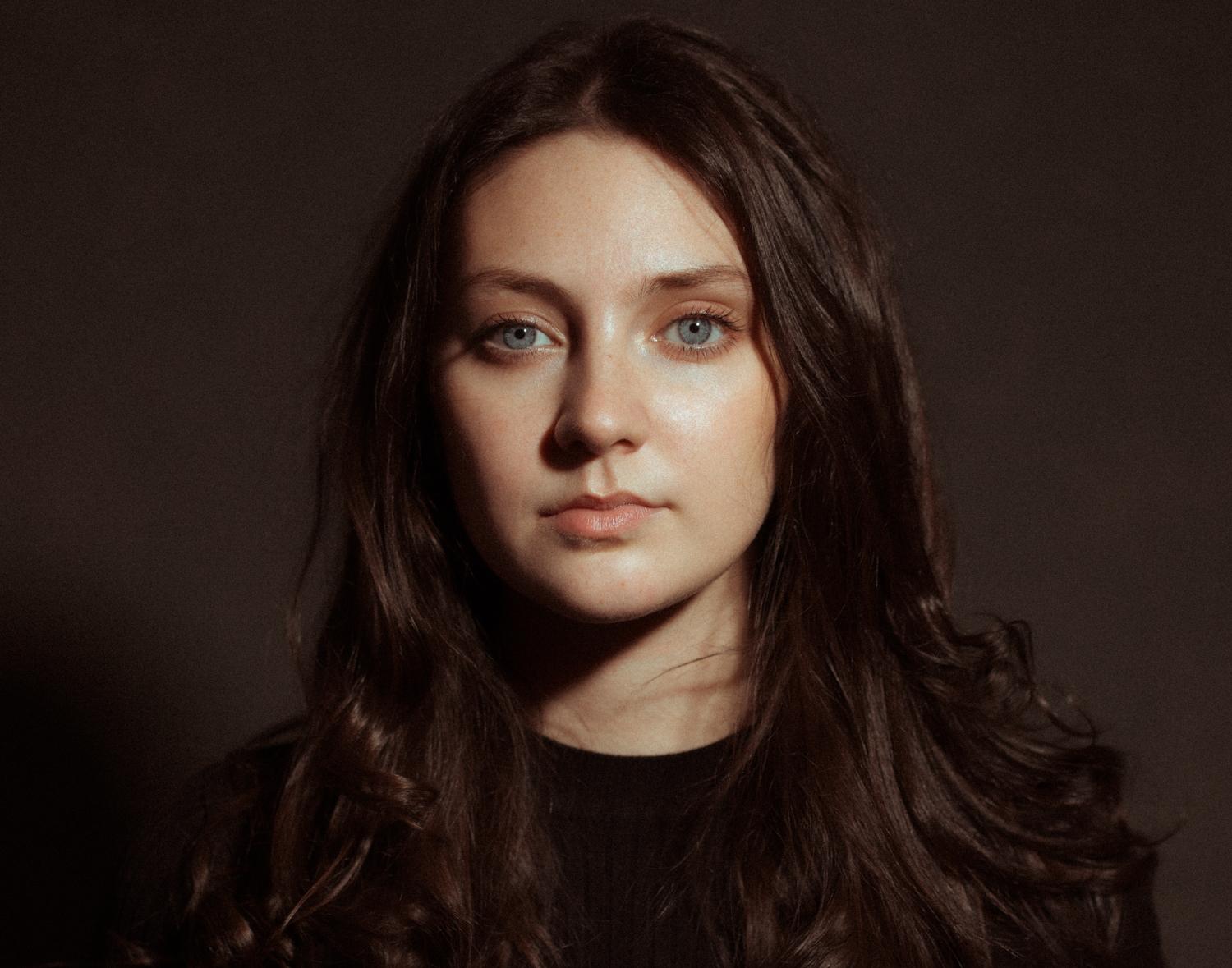 actor Elizabeth Dormer-Phillips large photo