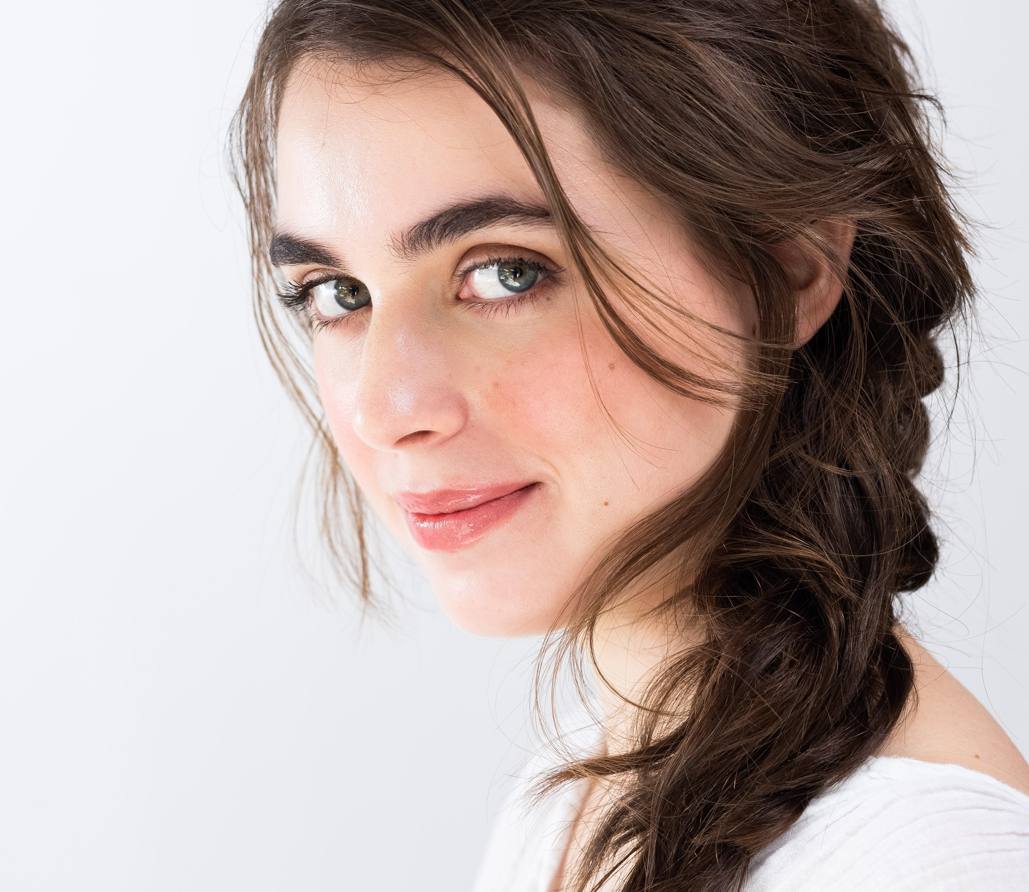 actor Grace Pippas large photo