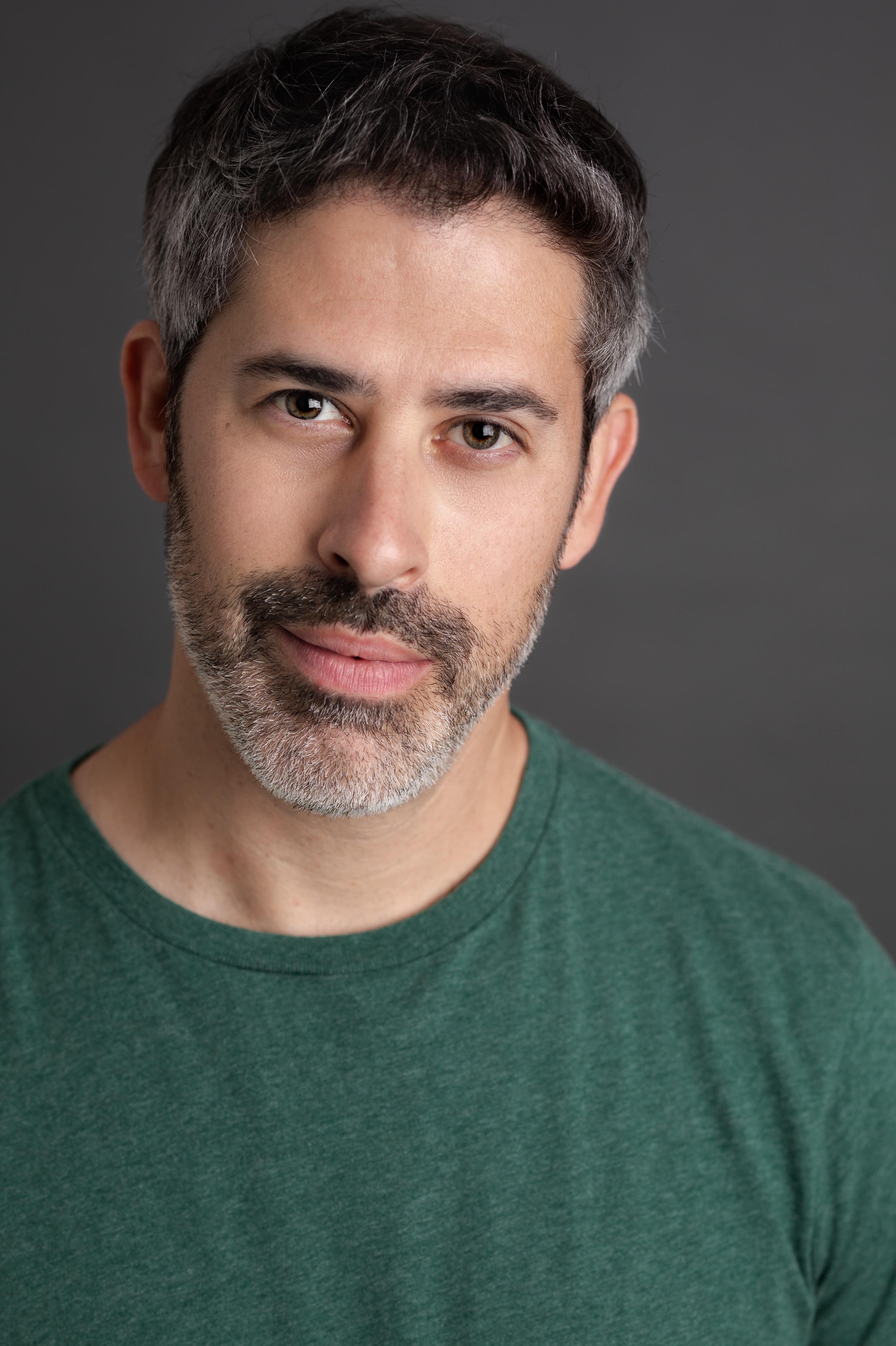 actor Evan Bergman large photo