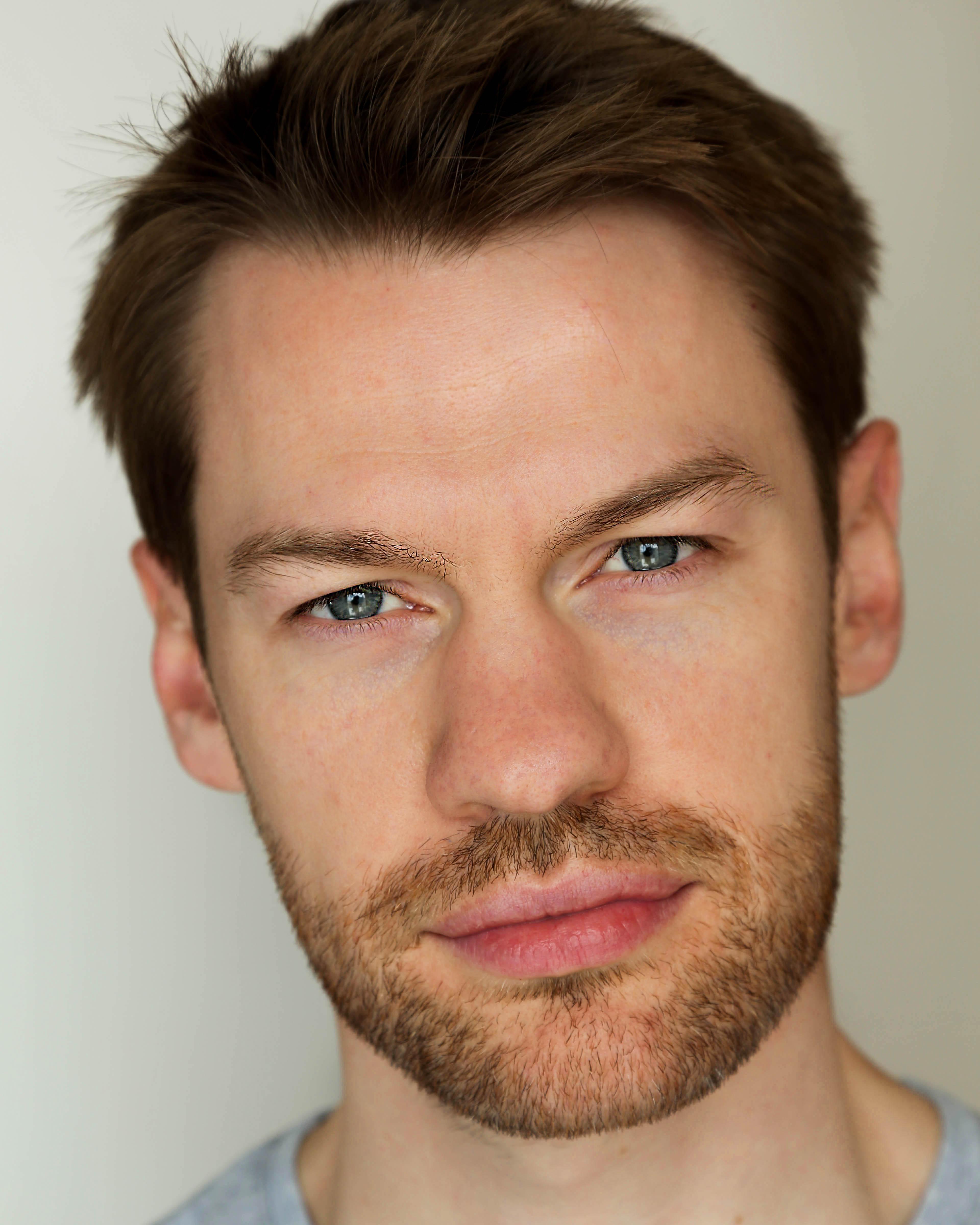 actor Muiris Crowley large photo