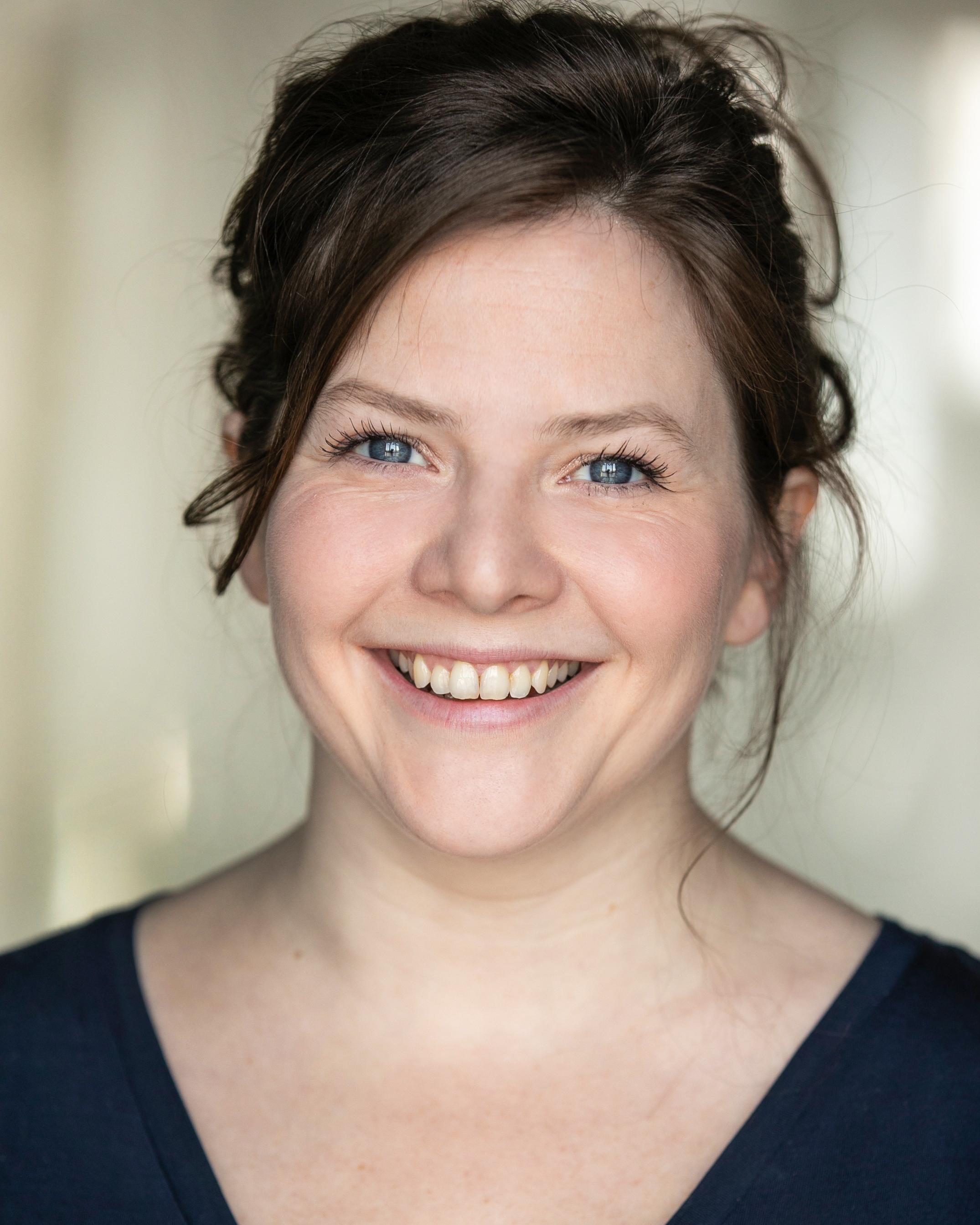 actor Amy Loughton large photo