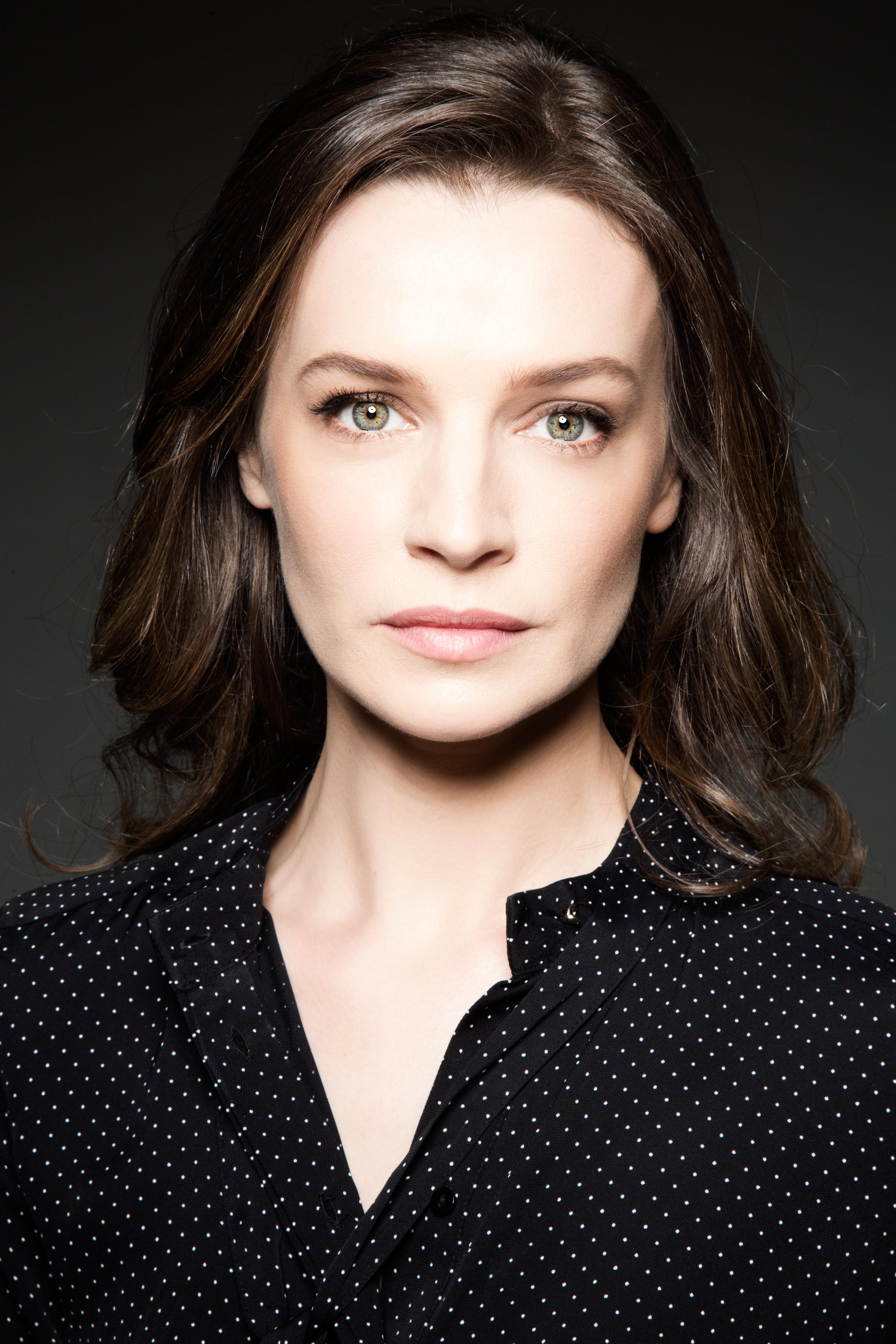 actor Catherine Walker large photo