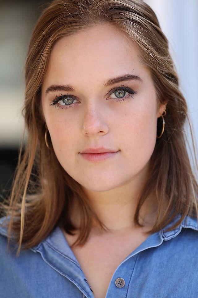 actor Sophi Bairley large photo