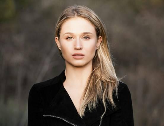 actor Rita Volk large photo