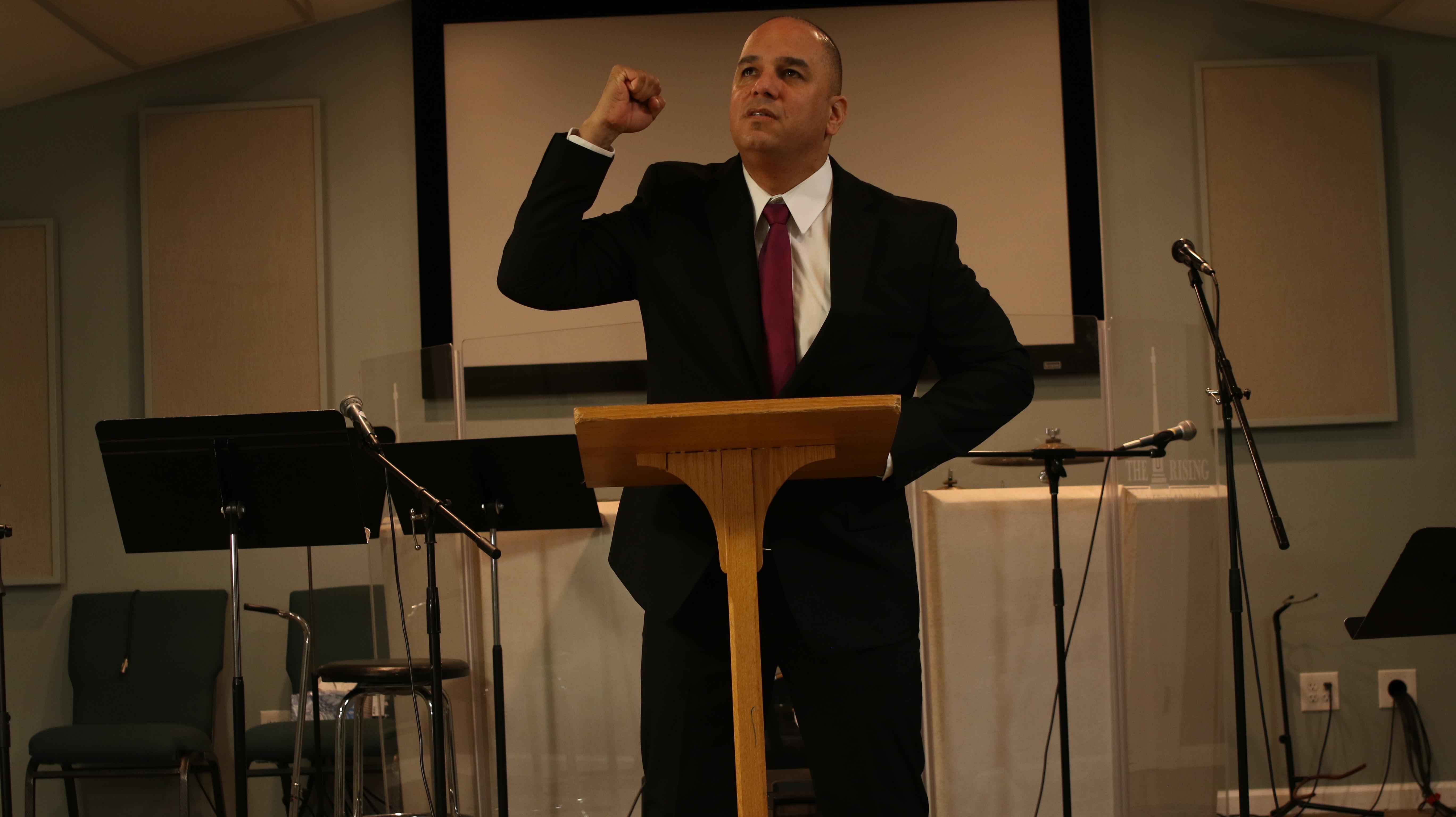 actor Hiram Ortiz large photo