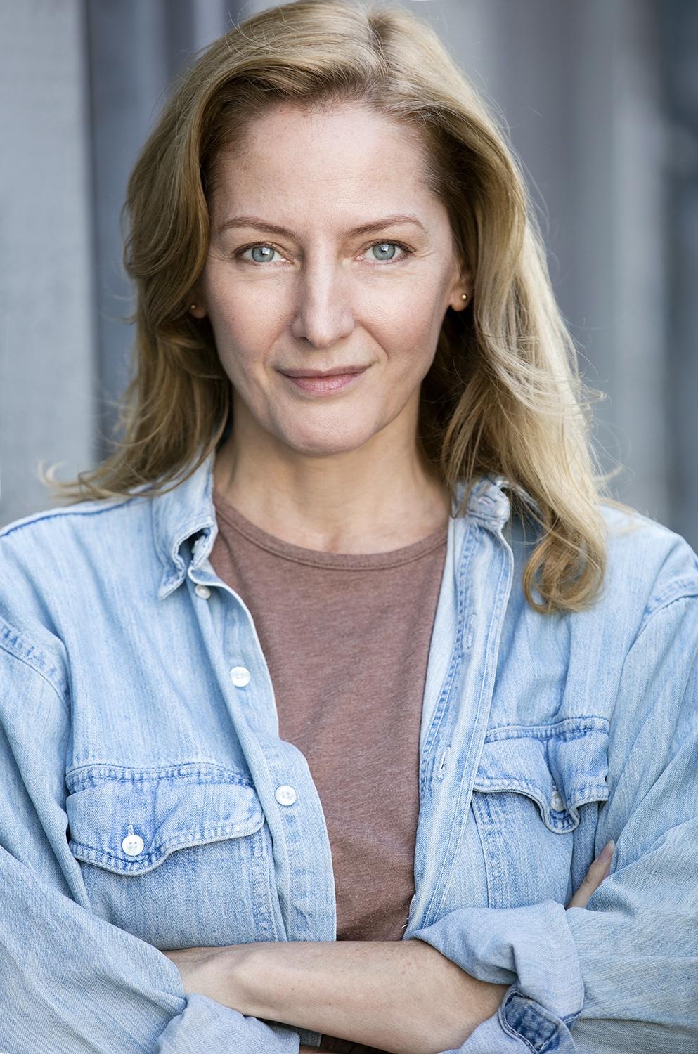 actor Karla Droege large photo