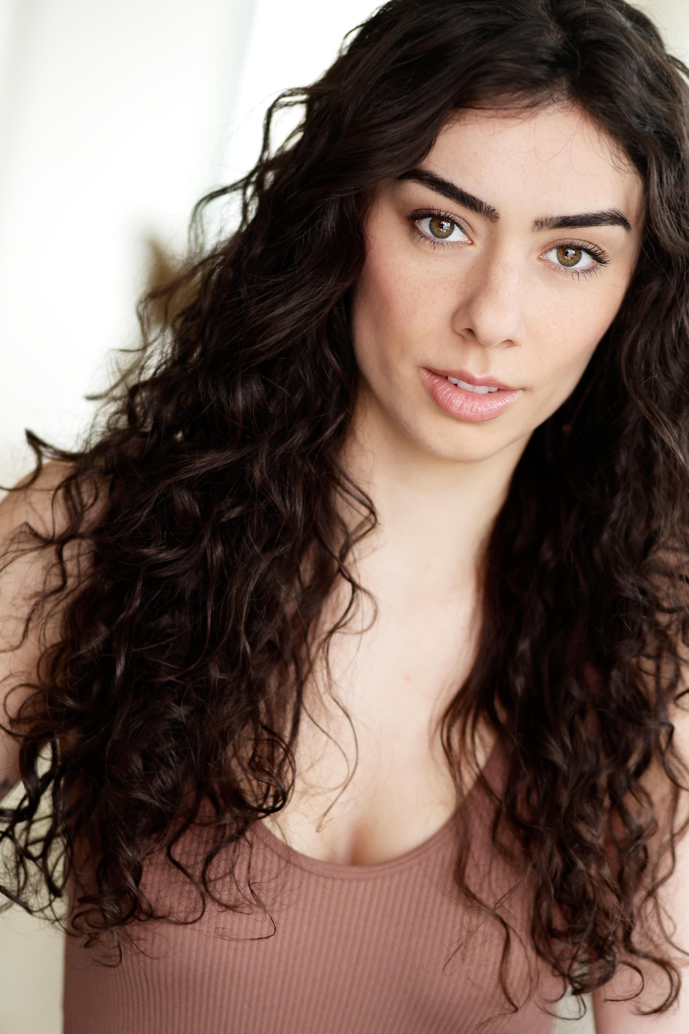 actor Andreea Bujor large photo