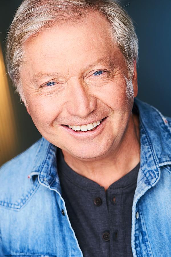 actor Warren Sweeney large photo