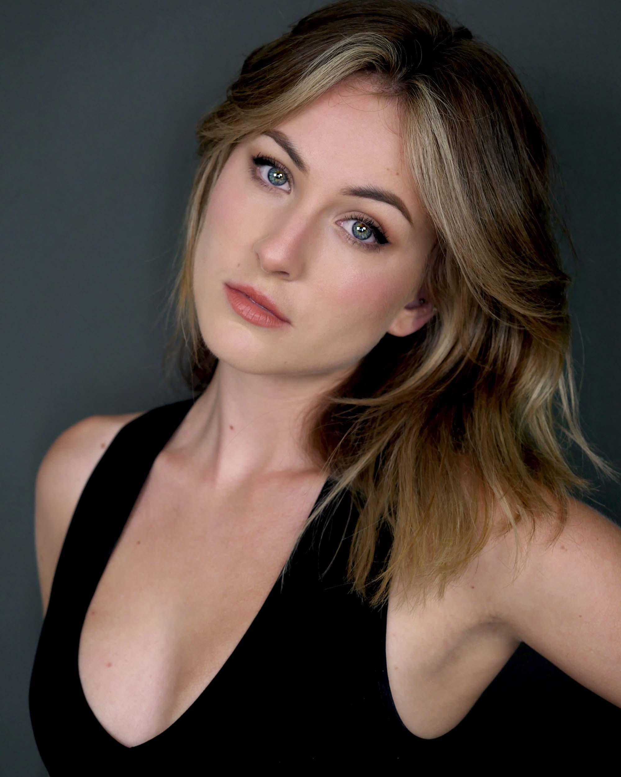 actor Brittany Hunt large photo