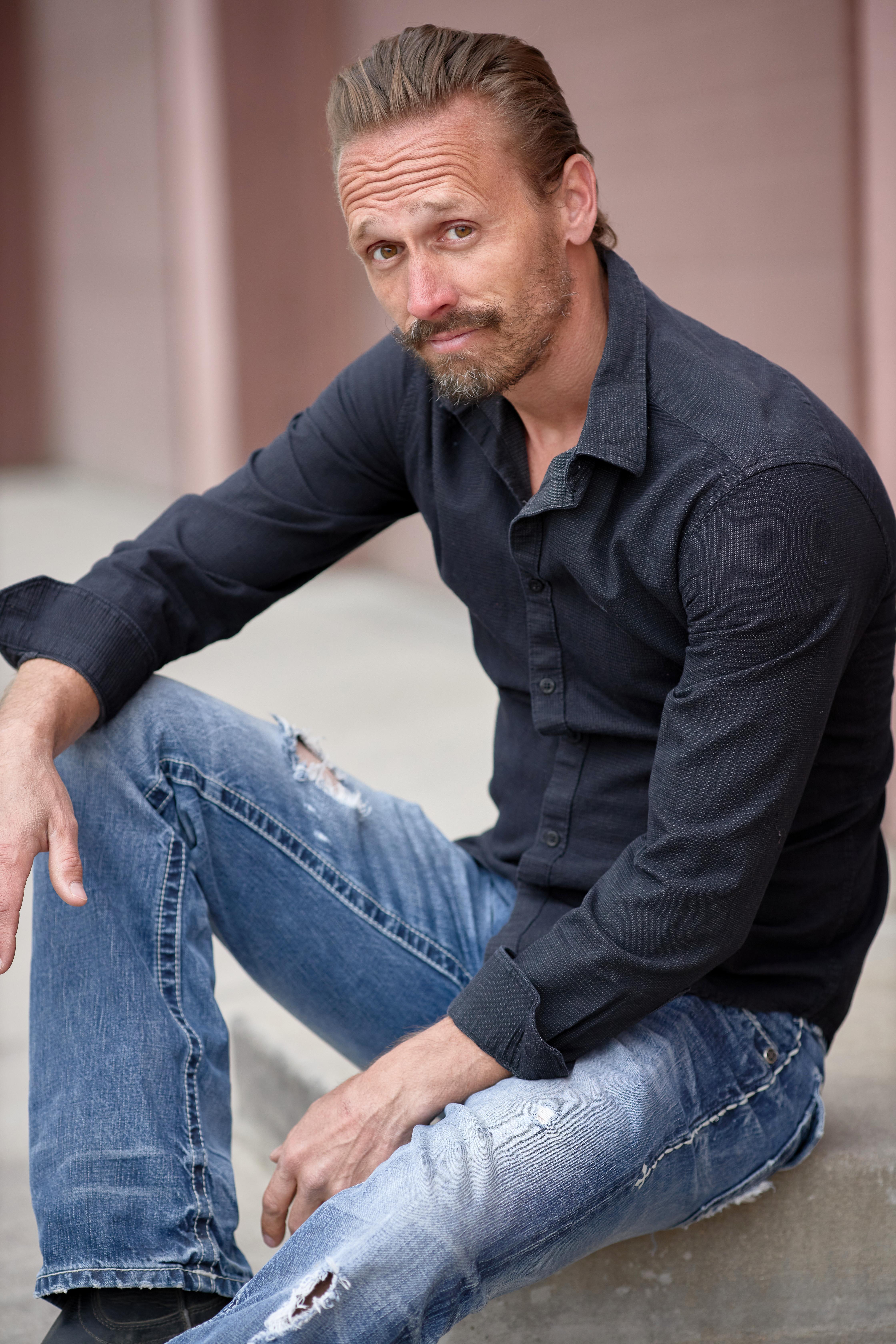 actor Elvis Sharp large photo