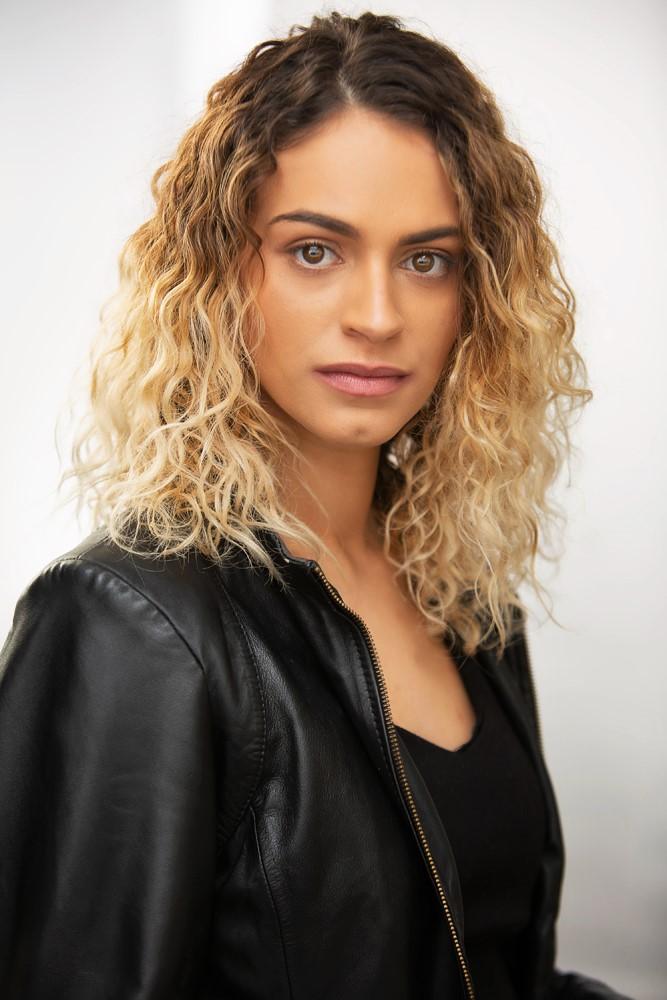 actor Cassandra Schwiebert large photo