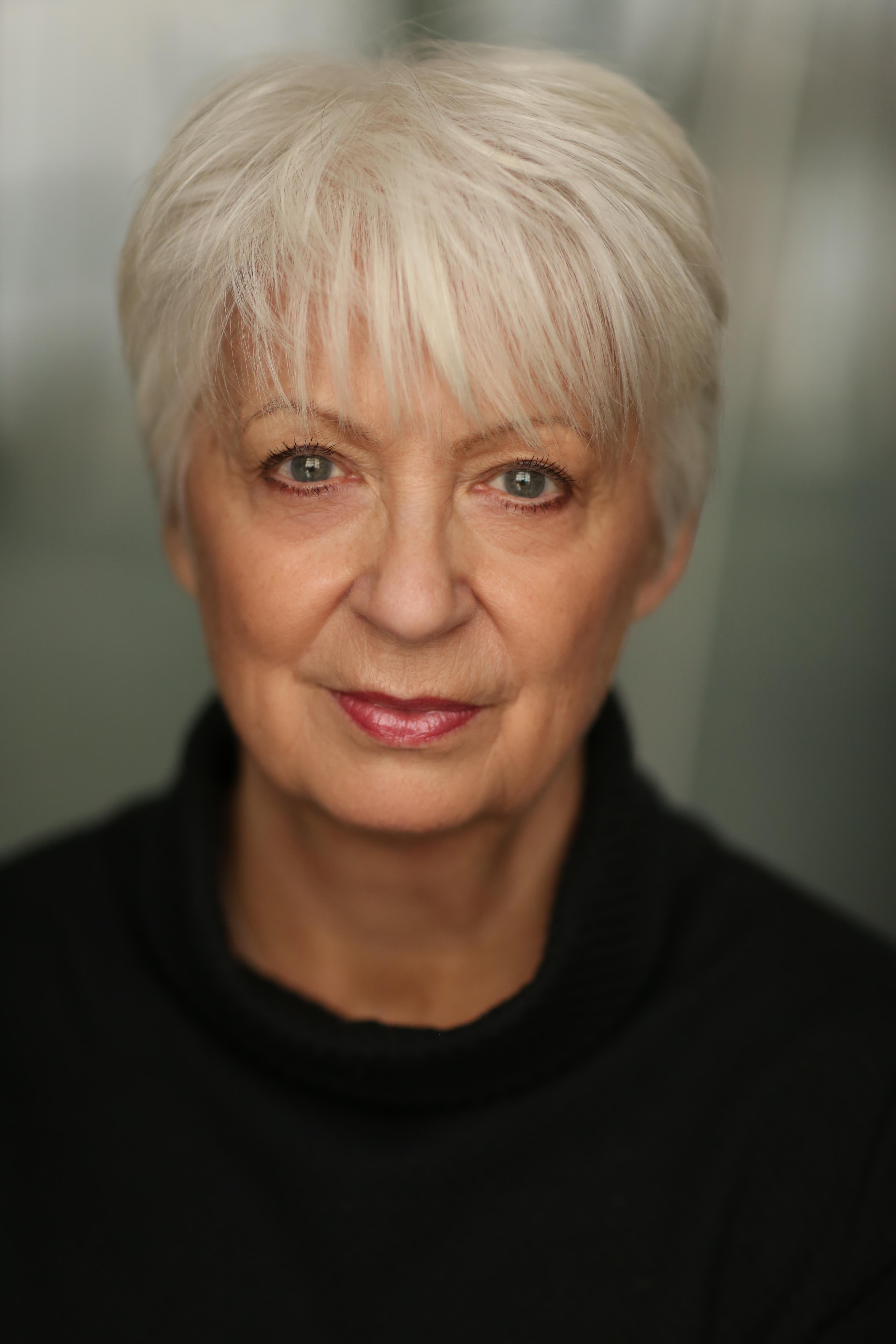 actor Nina Stratford large photo