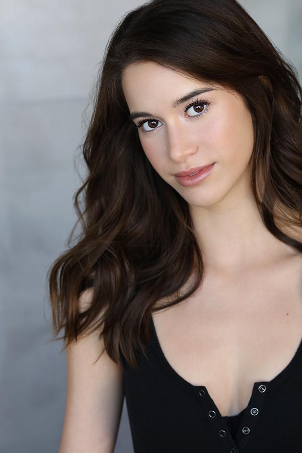 actor Paulina Alvarez large photo