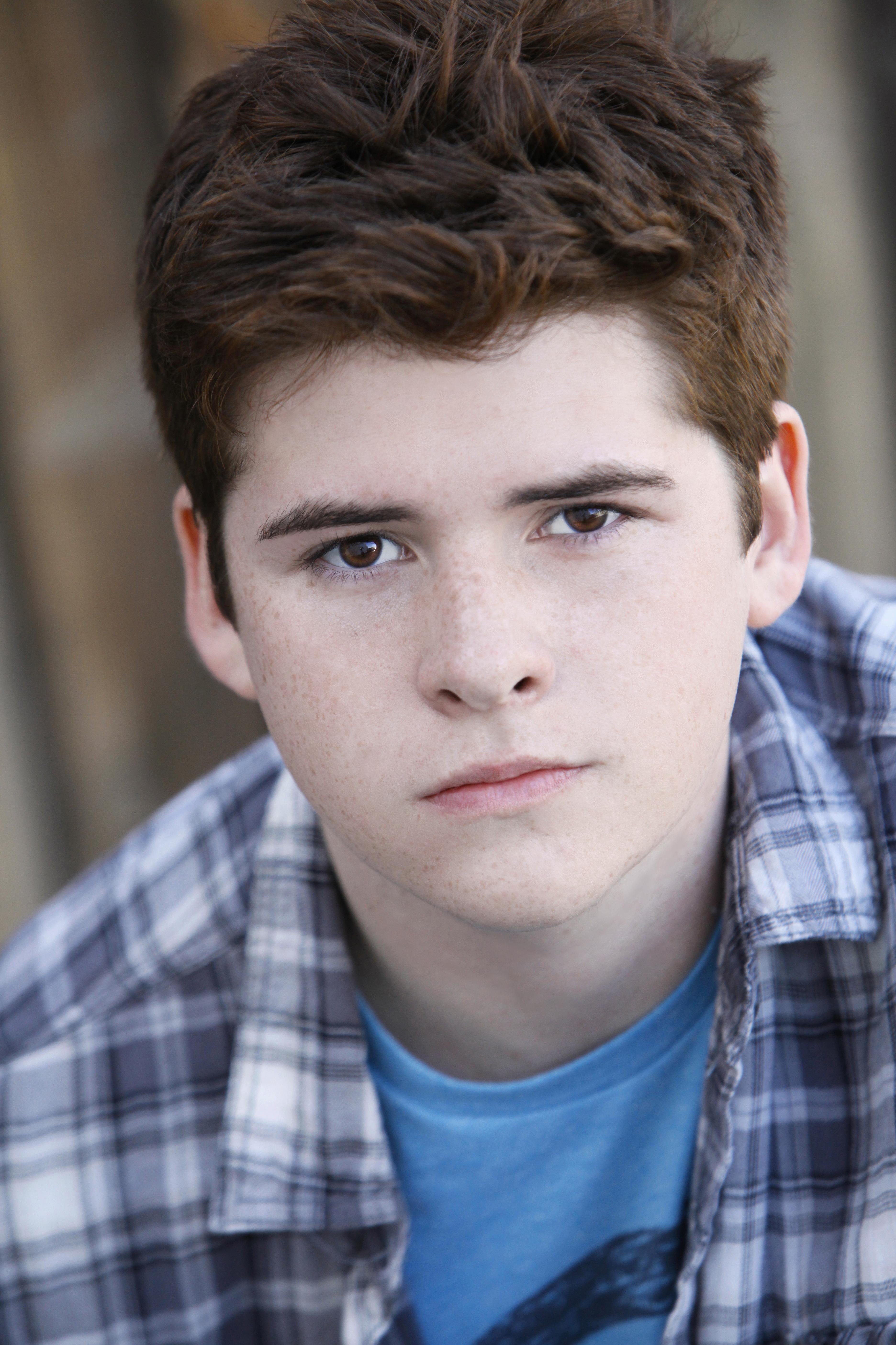 actor Dmitri Schuyler-Linch large photo