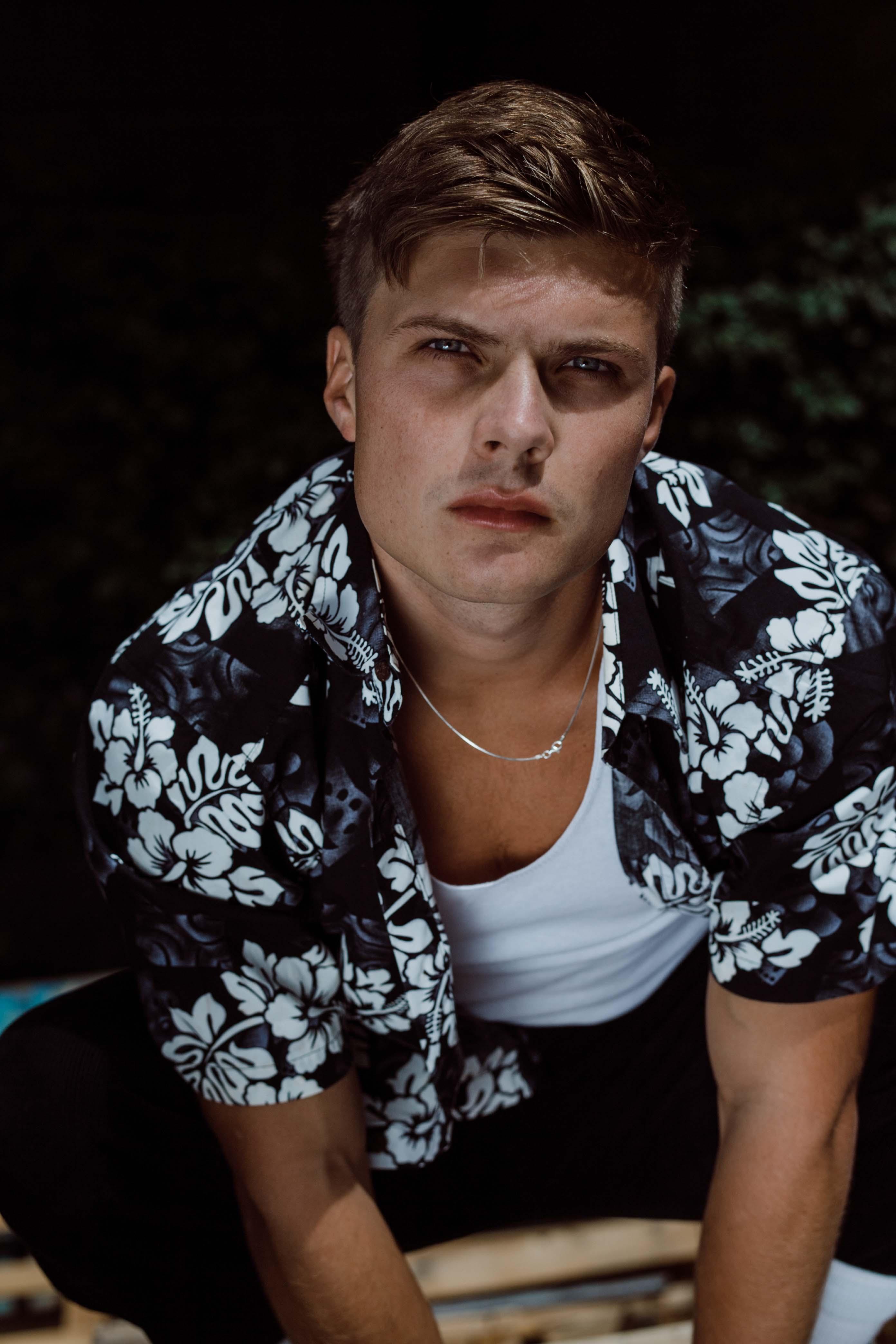 actor Sam Rechner large photo