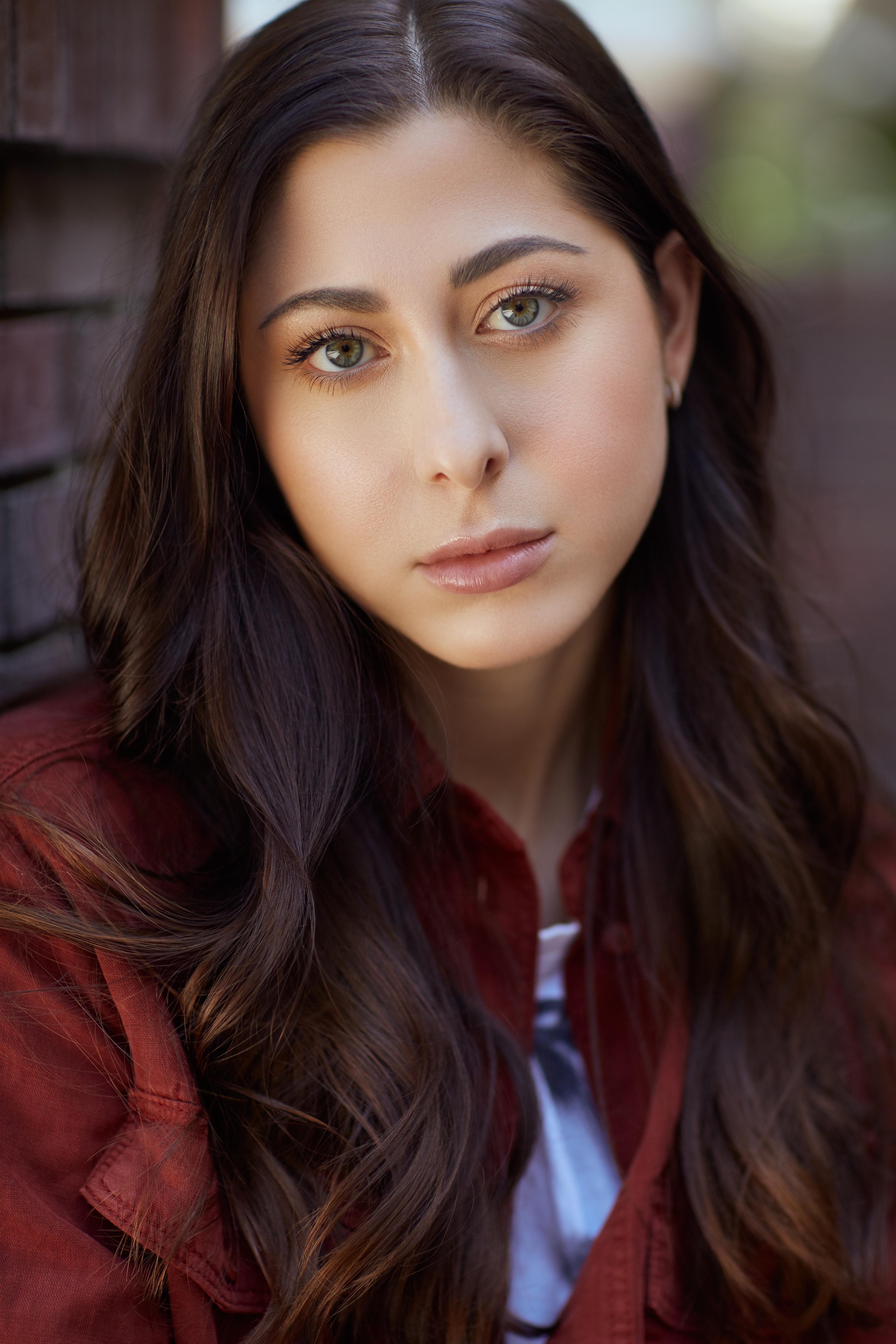 actor Elizabeth Small large photo