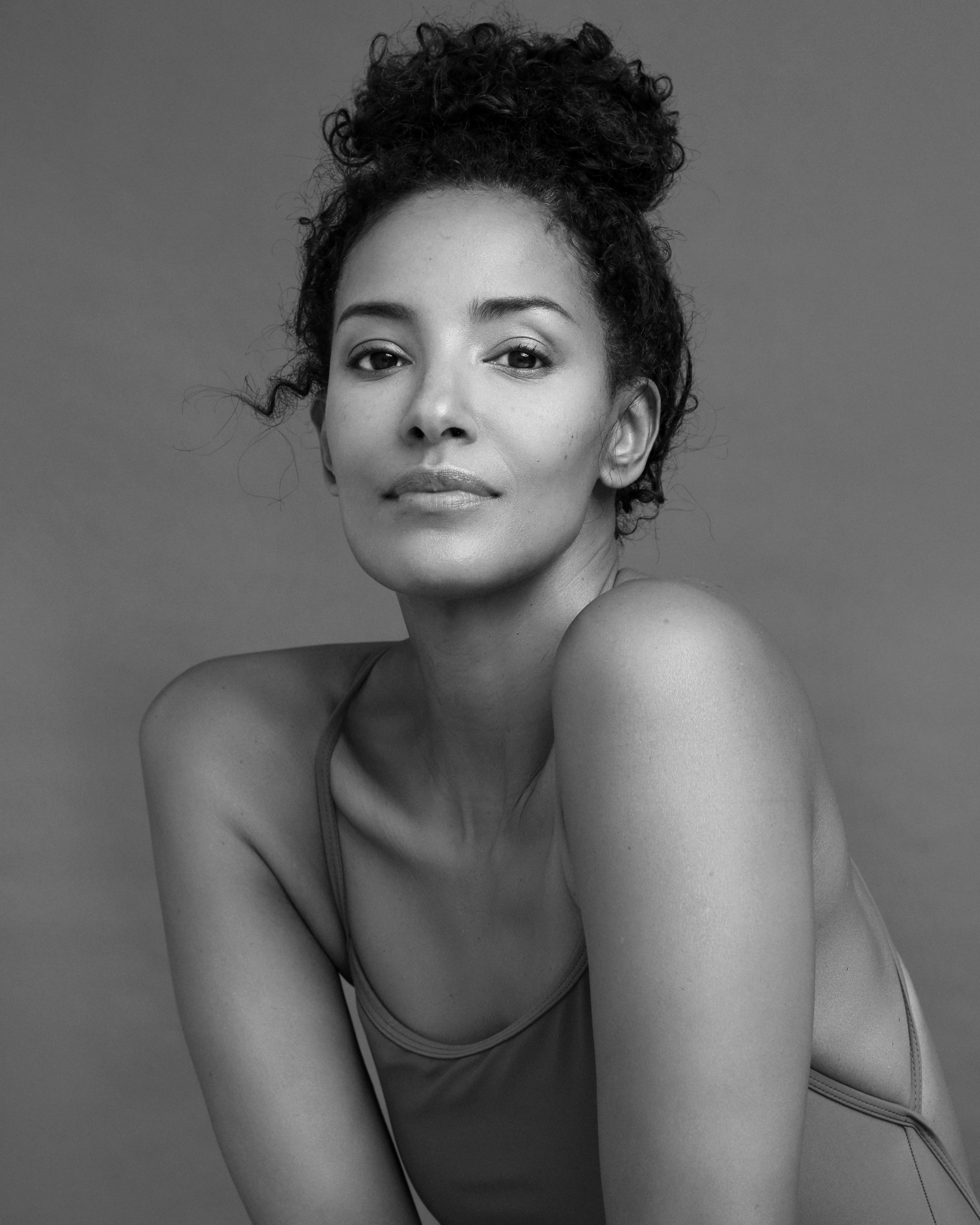 actor Ella Thomas large photo