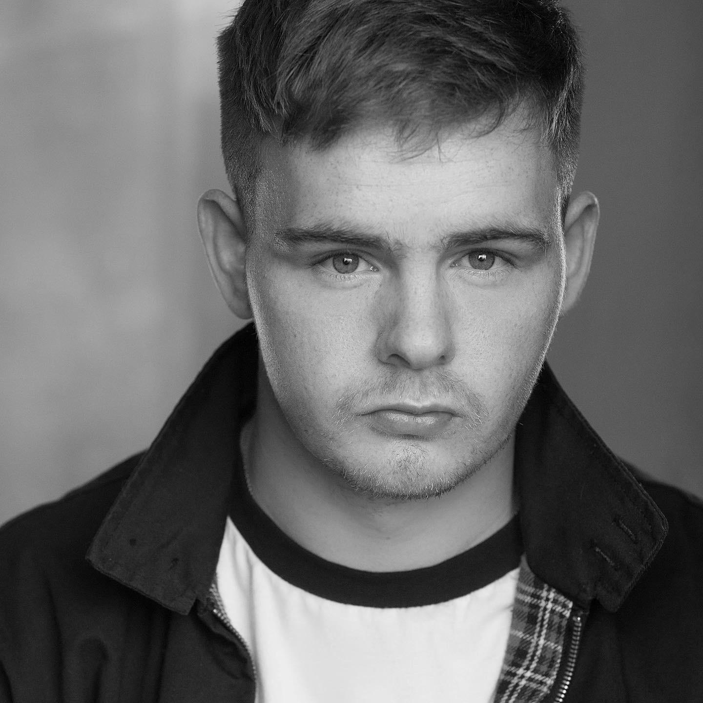 actor Oliver Woollford large photo