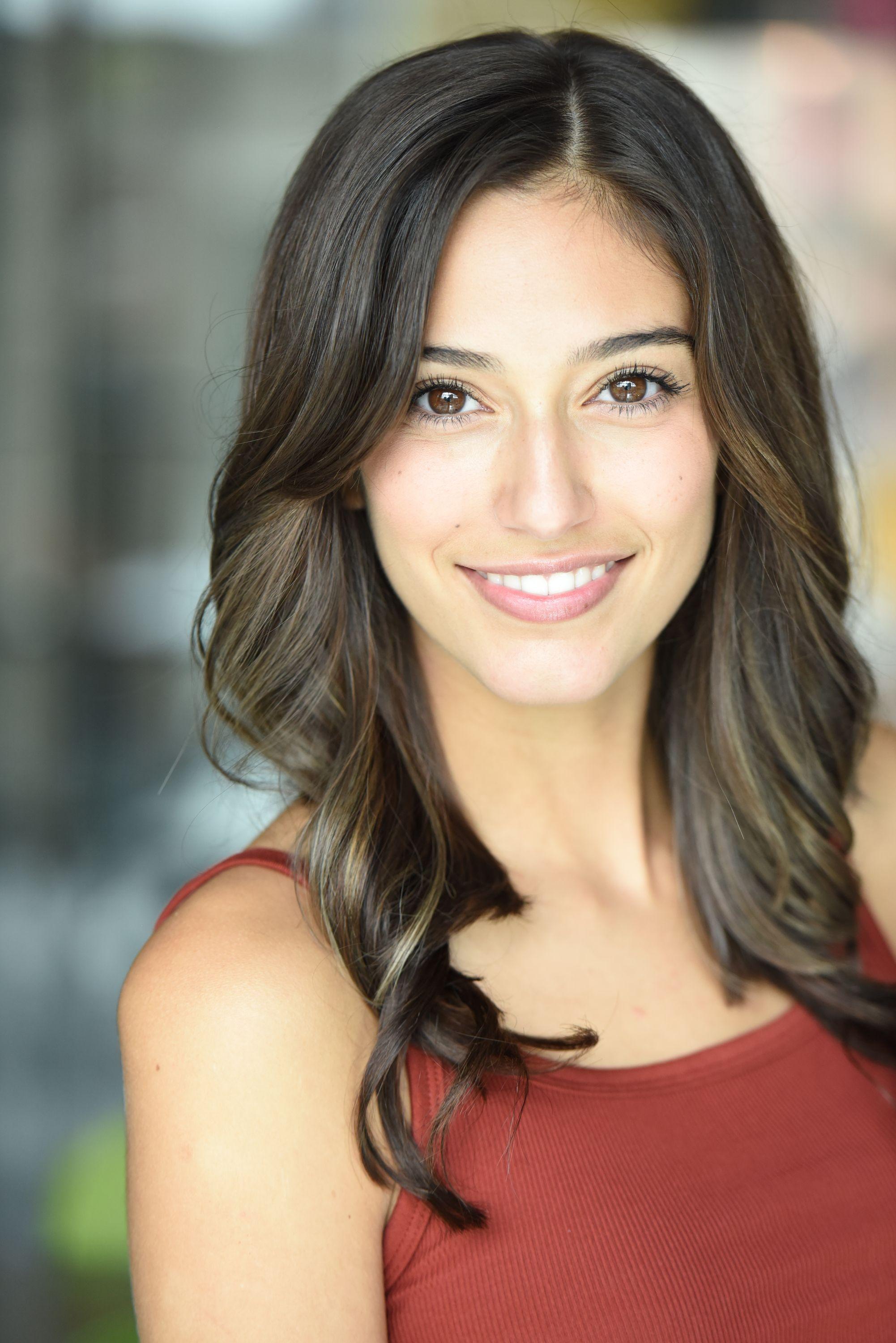 actor Sarah Santizo large photo