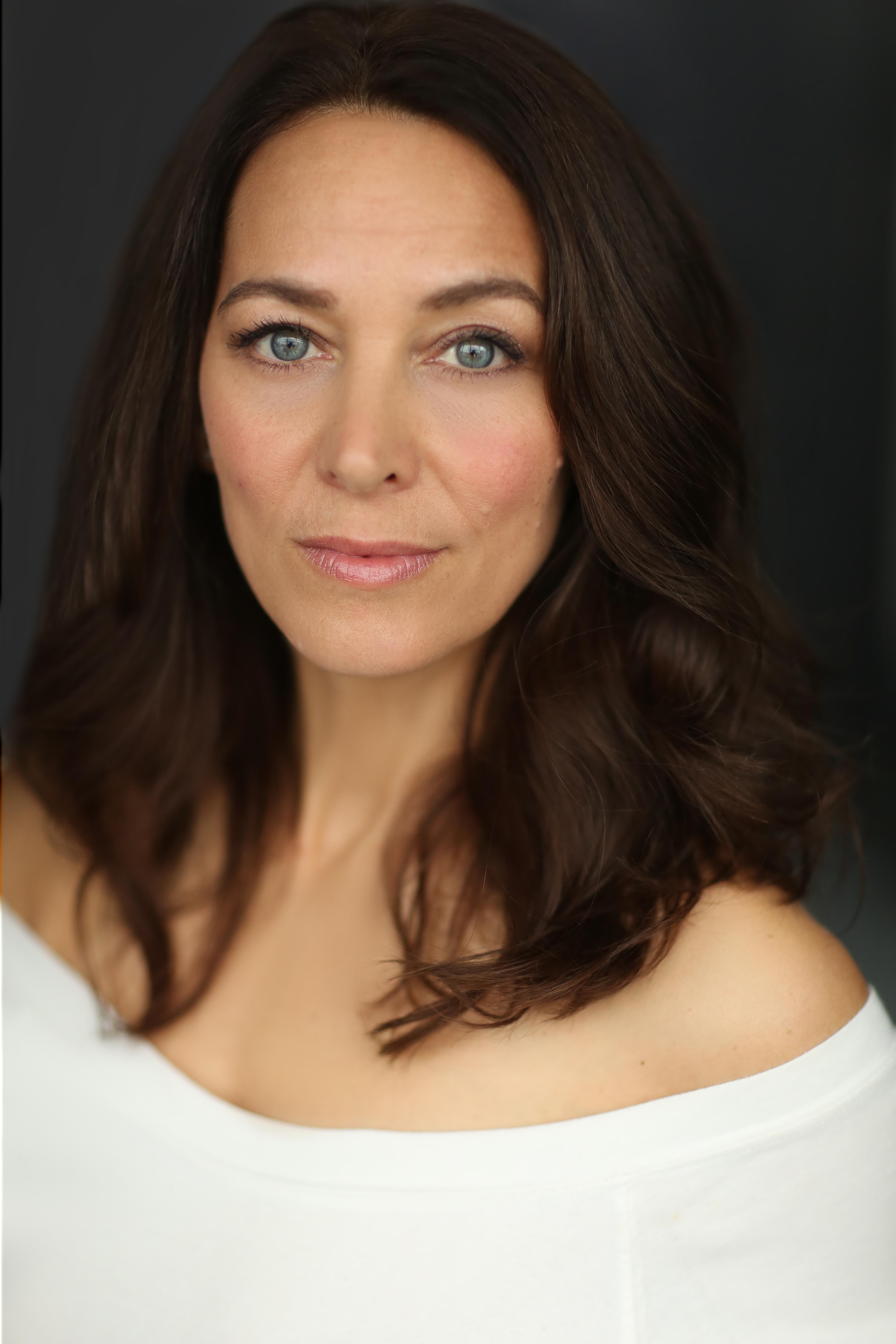 actor Kerry Norton large photo