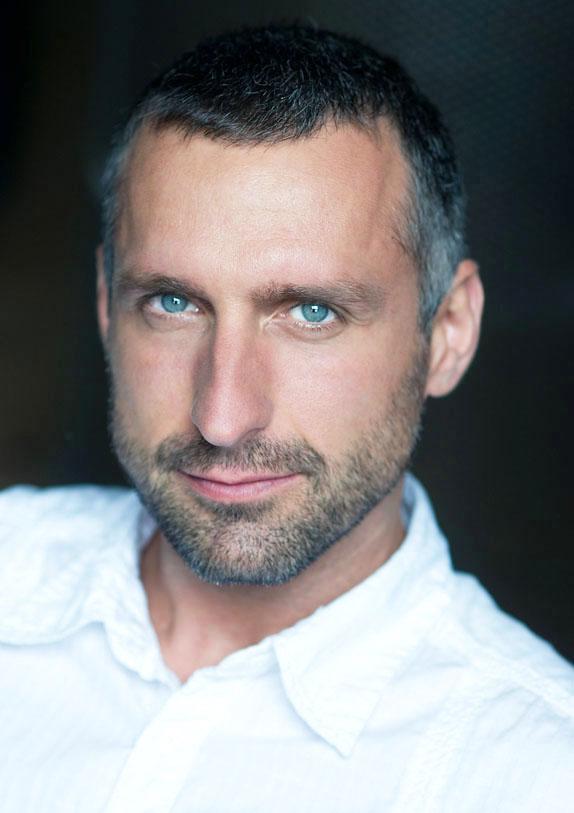 actor Peter Valdron large photo