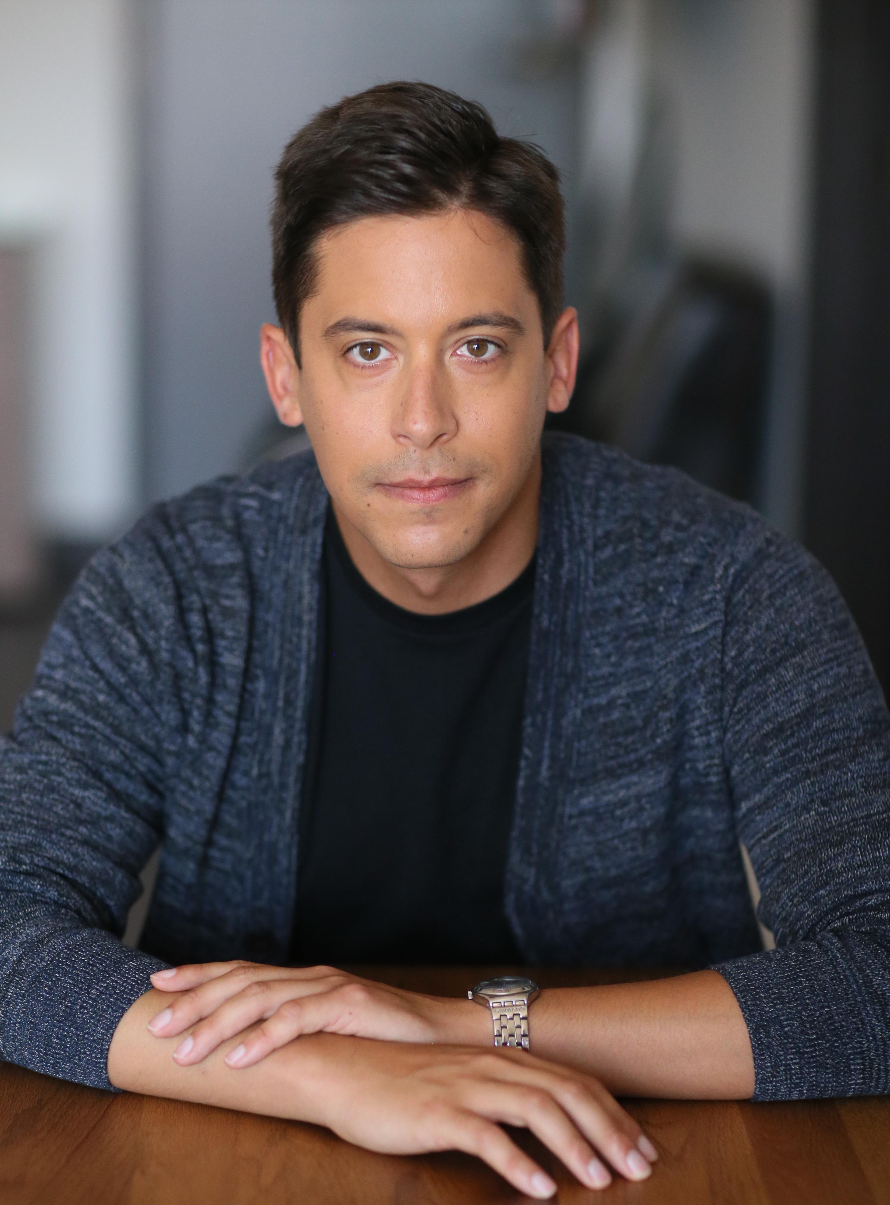 actor Michael J. Knowles large photo