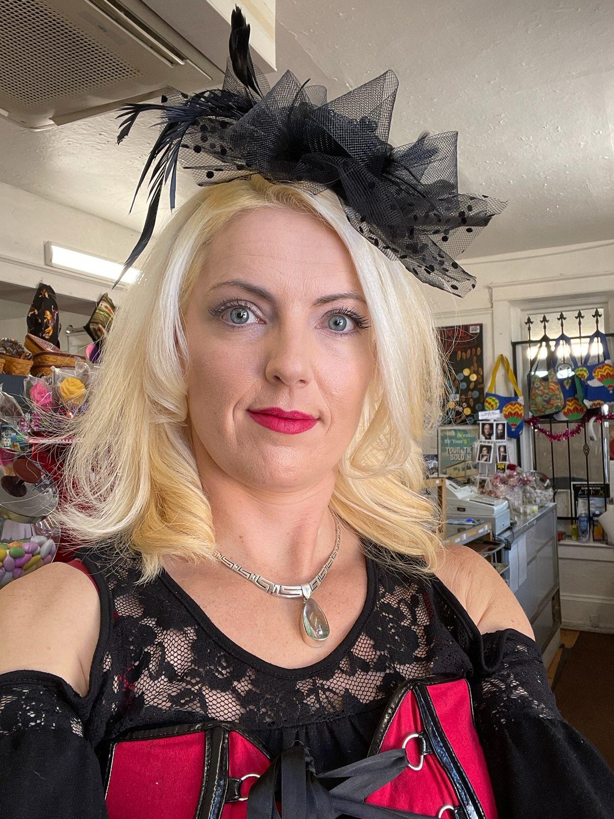 actor Crystal Mayes large photo