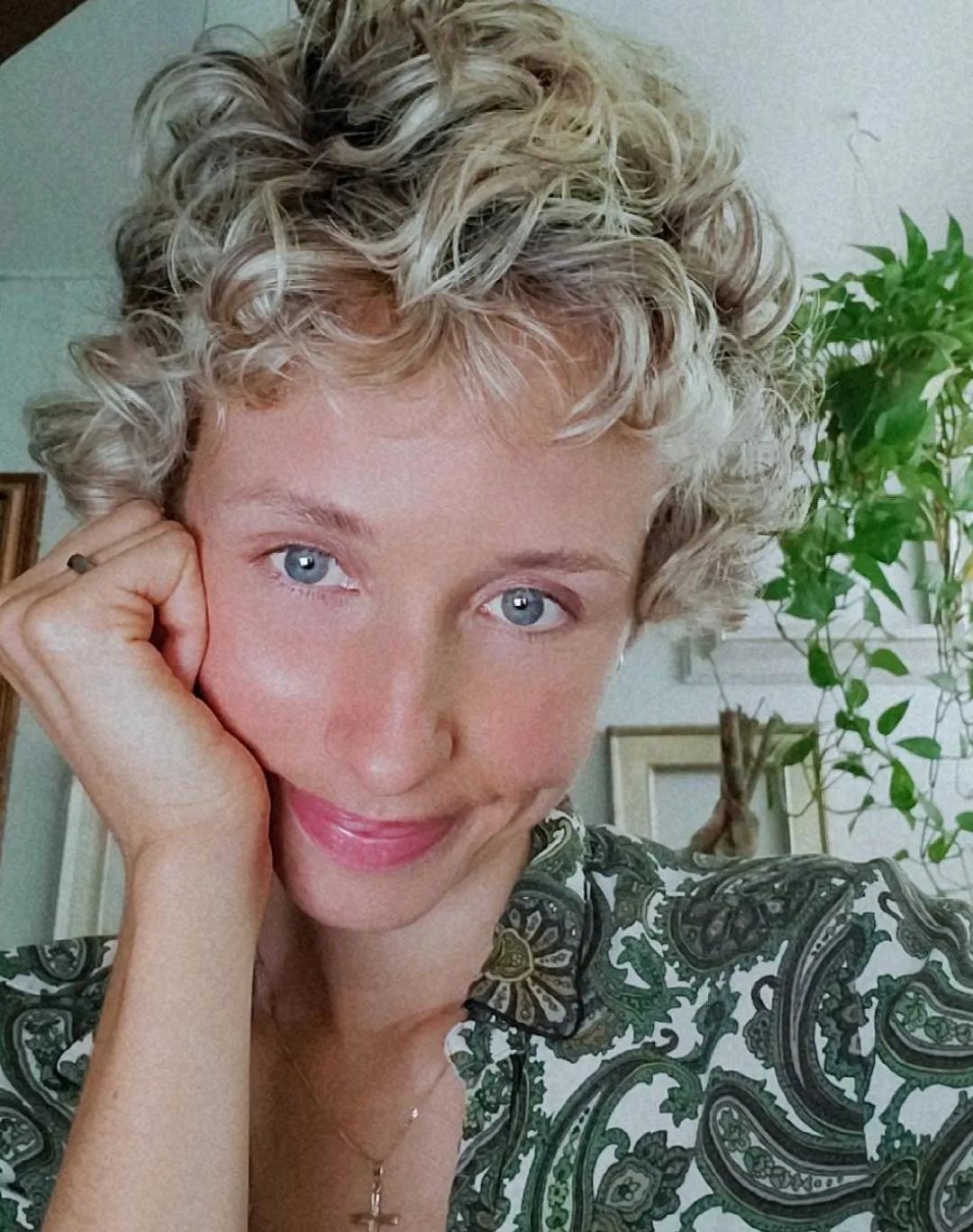 actor Maizy James large photo