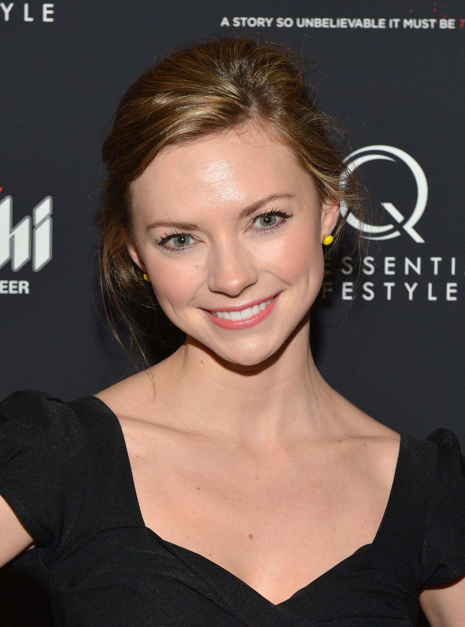 actor Carrie MacLemore large photo