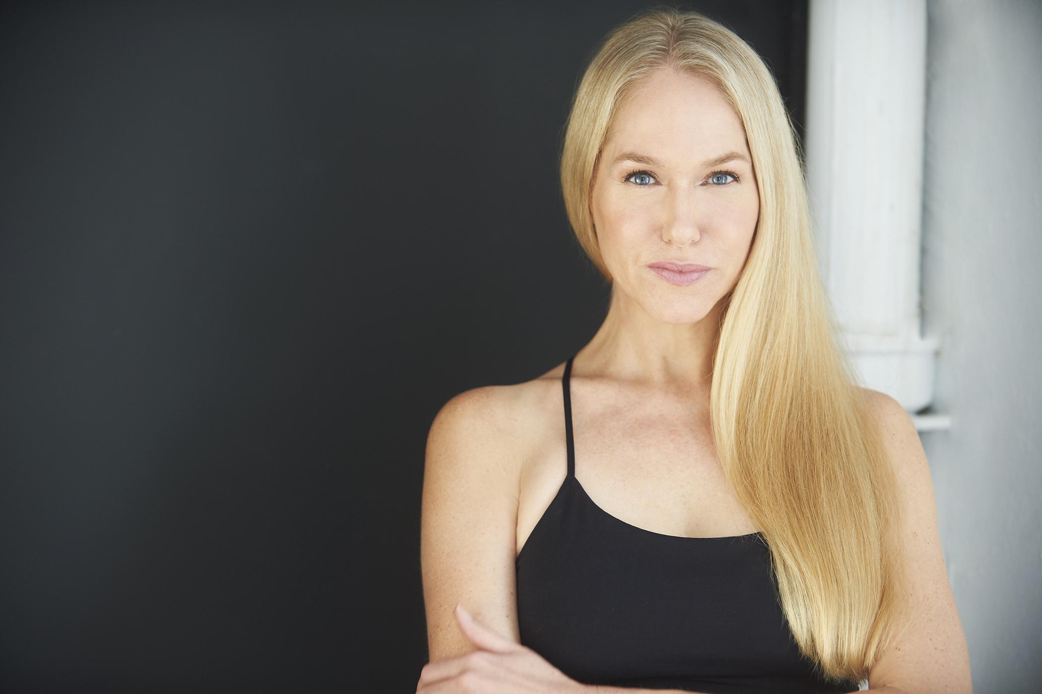 actor Debra McCabe large photo