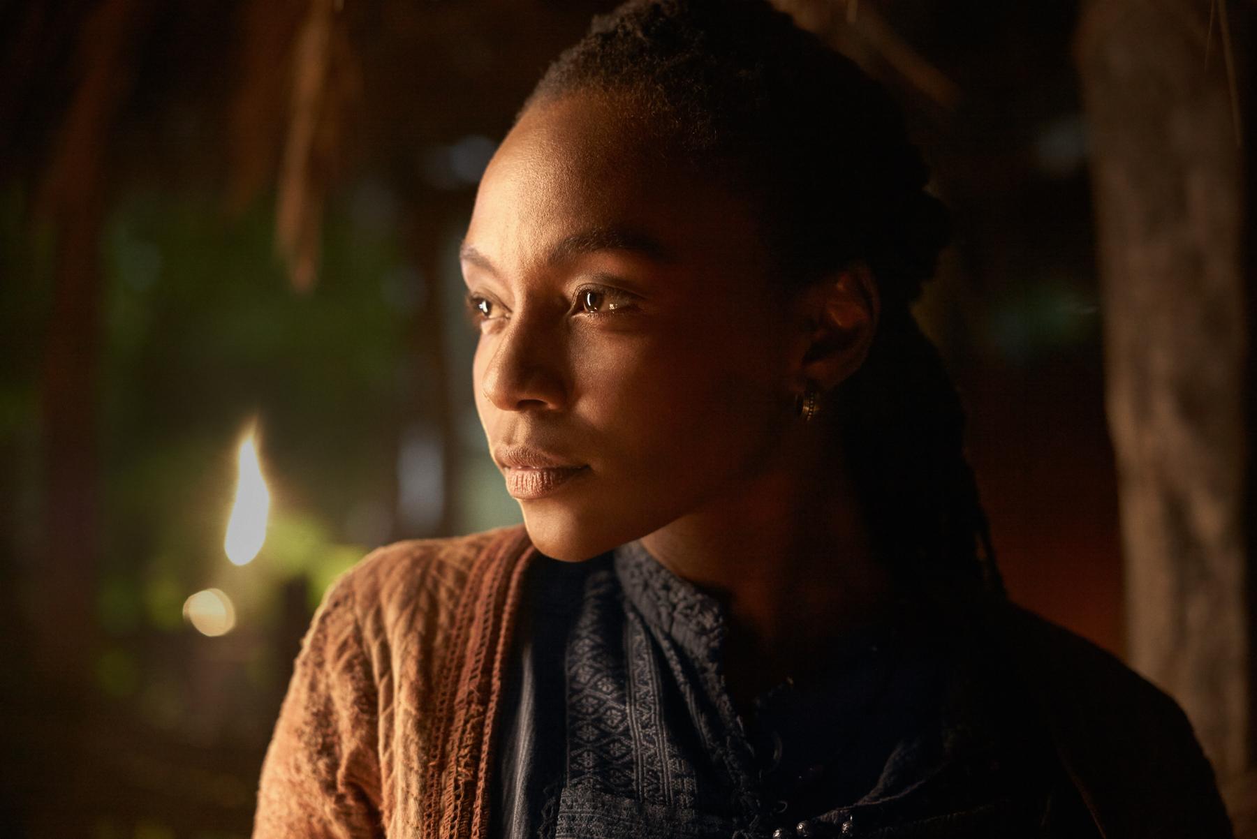 actor Zethu Dlomo-Mphahlele large photo