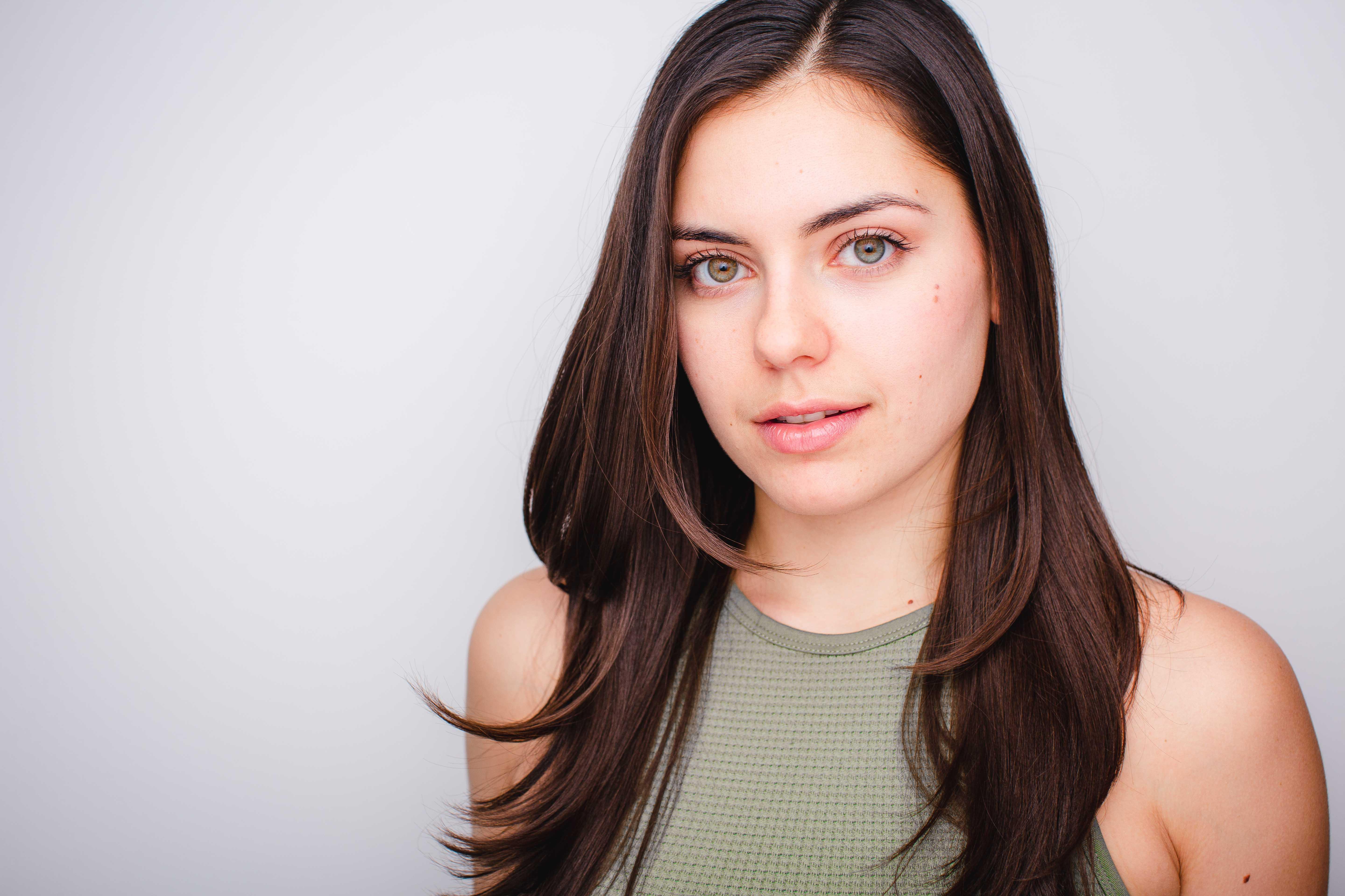 actor Gabrielle Kalomiris large photo