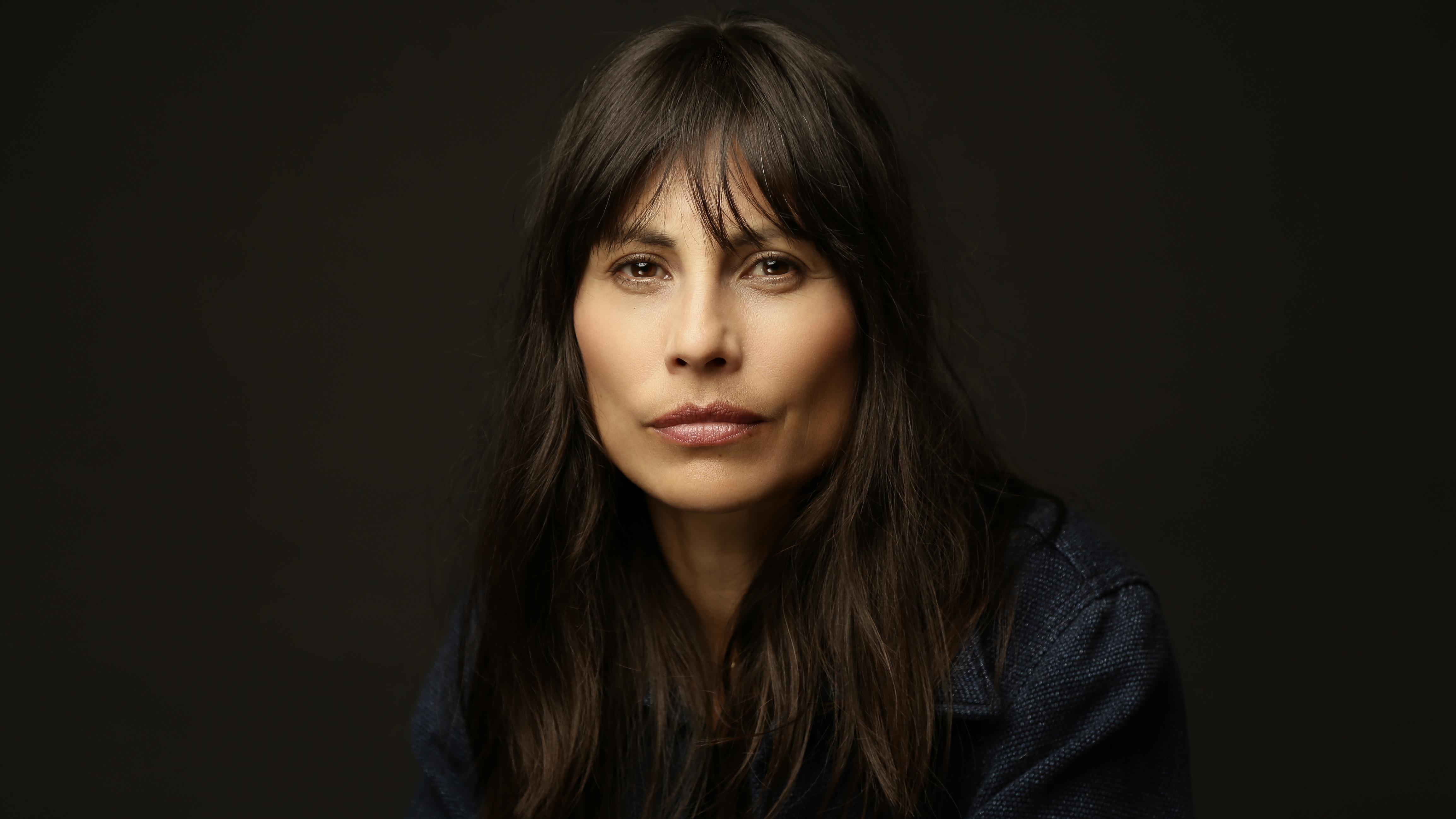 actor Linda Santiago large photo