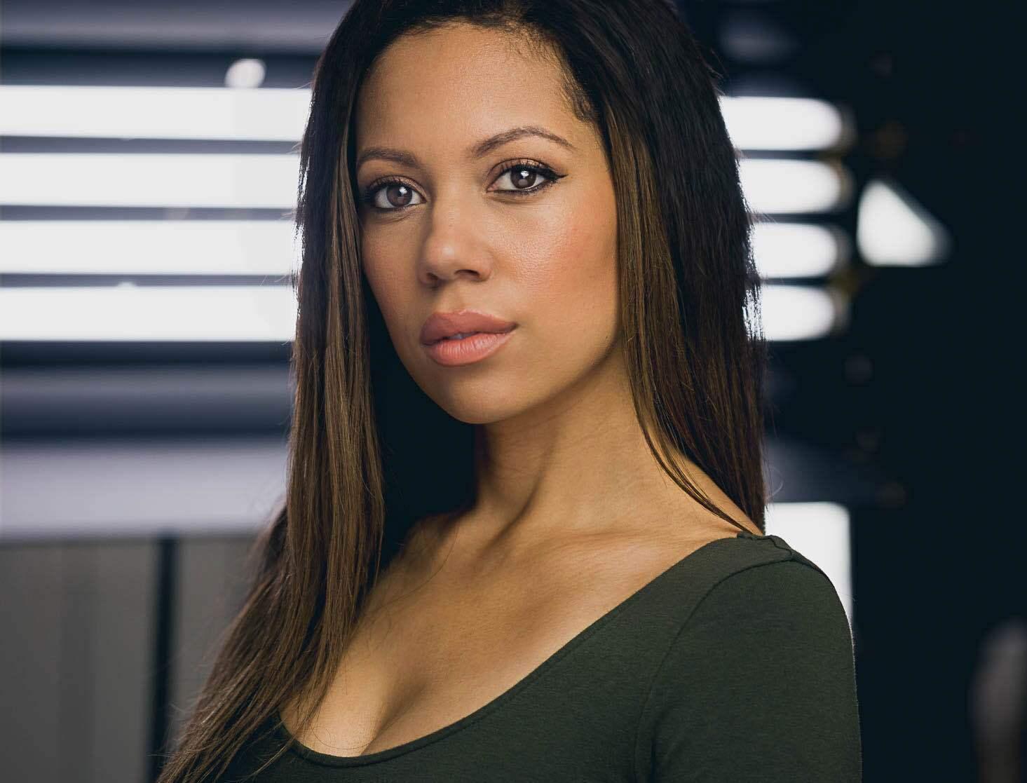 actor Simone Annan large photo