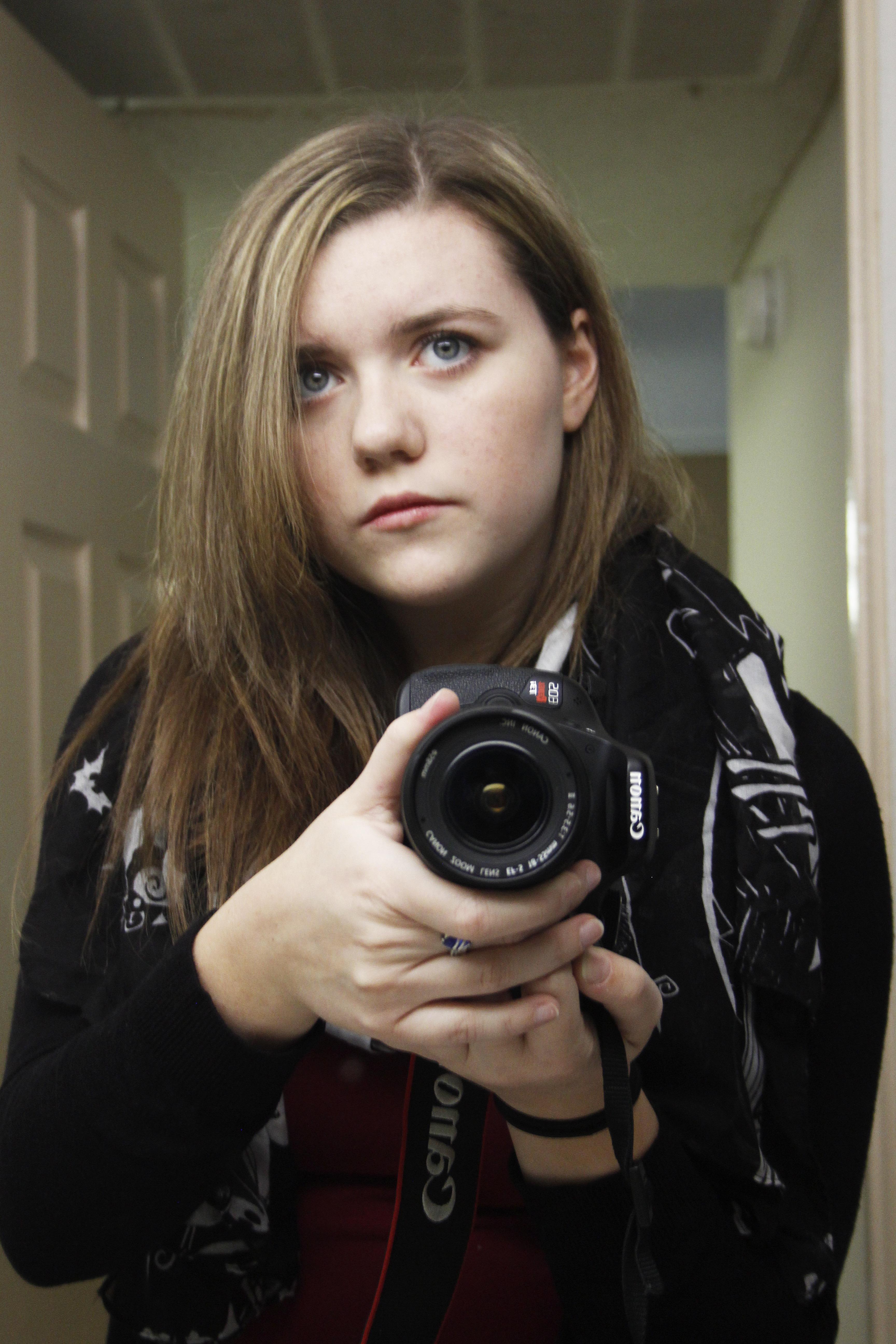 actor Bethani Radaker large photo