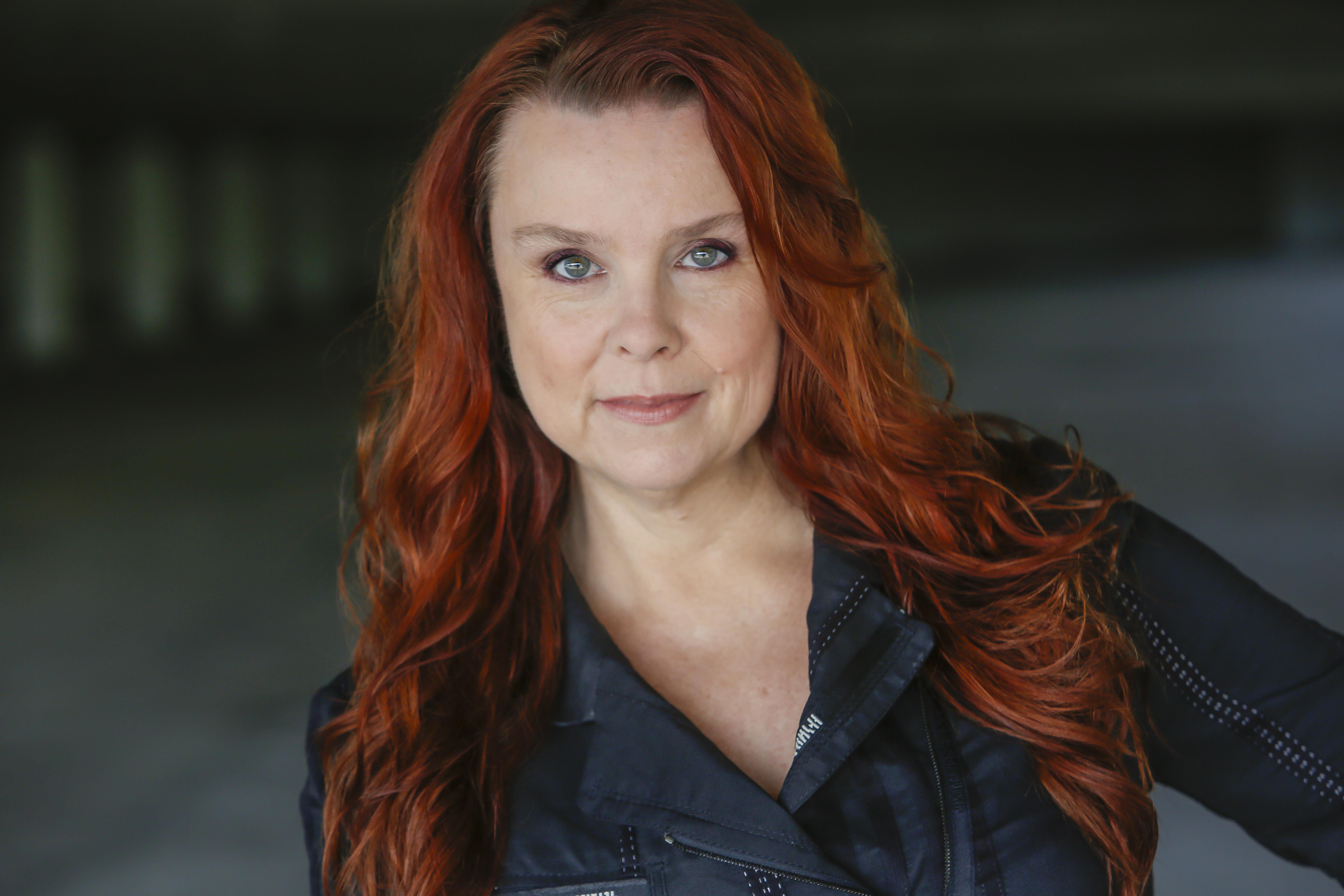 actor Jenifer MacLean large photo