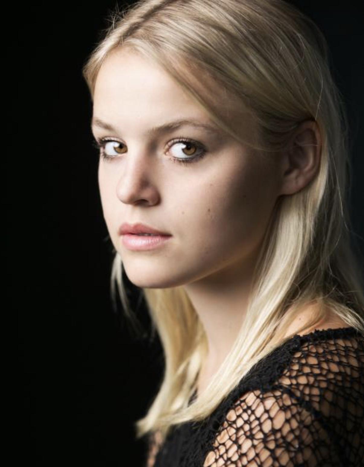 actor Emilie Reid large photo