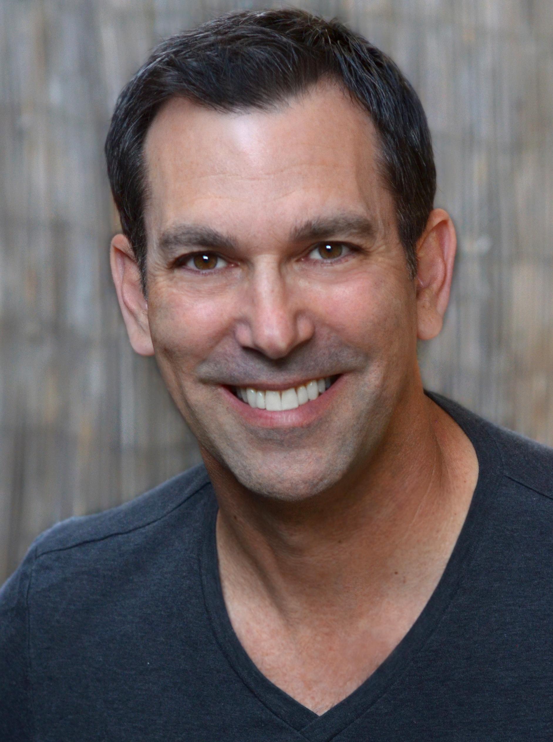 actor Robert Mammana large photo