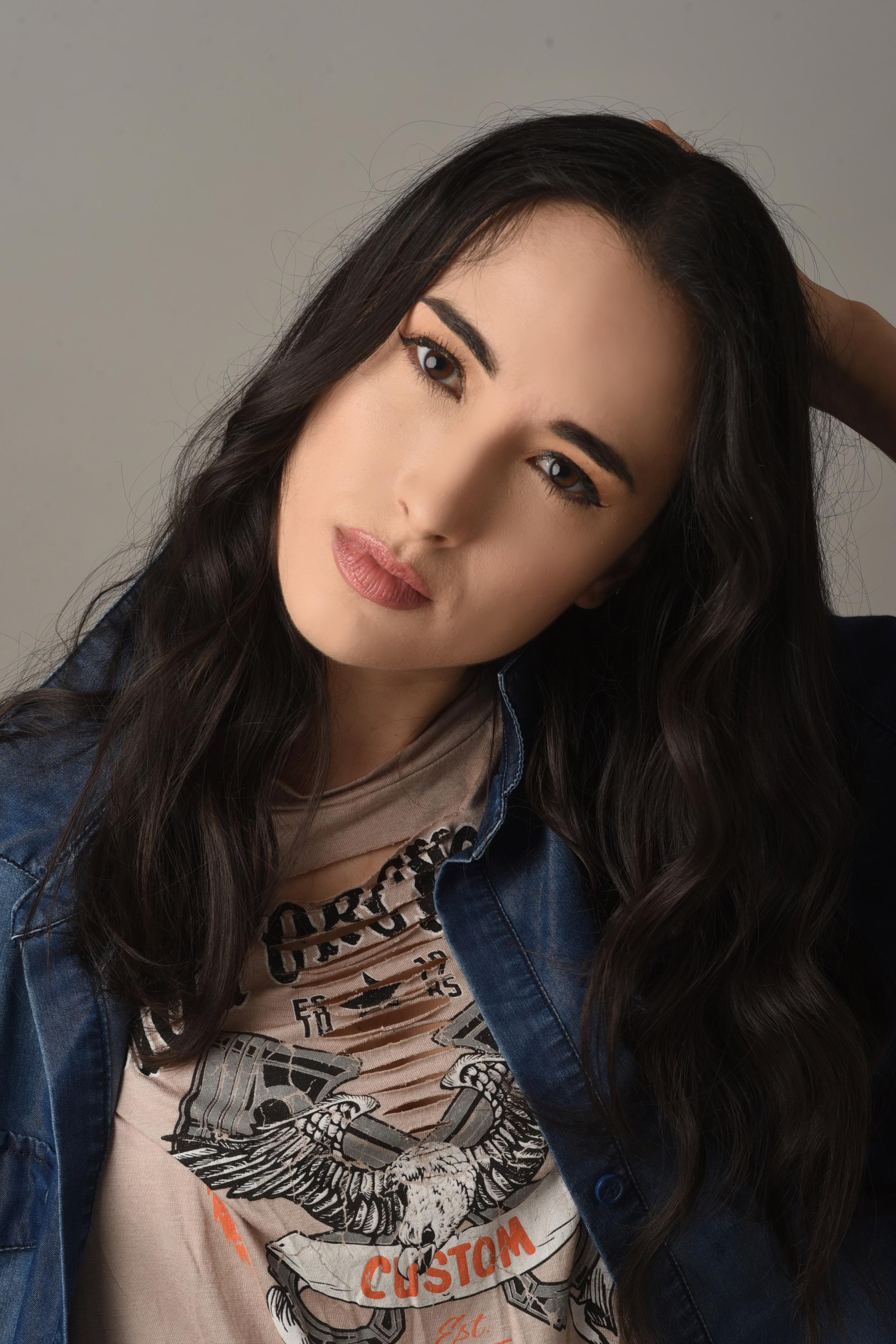 actor Bethany Regan large photo