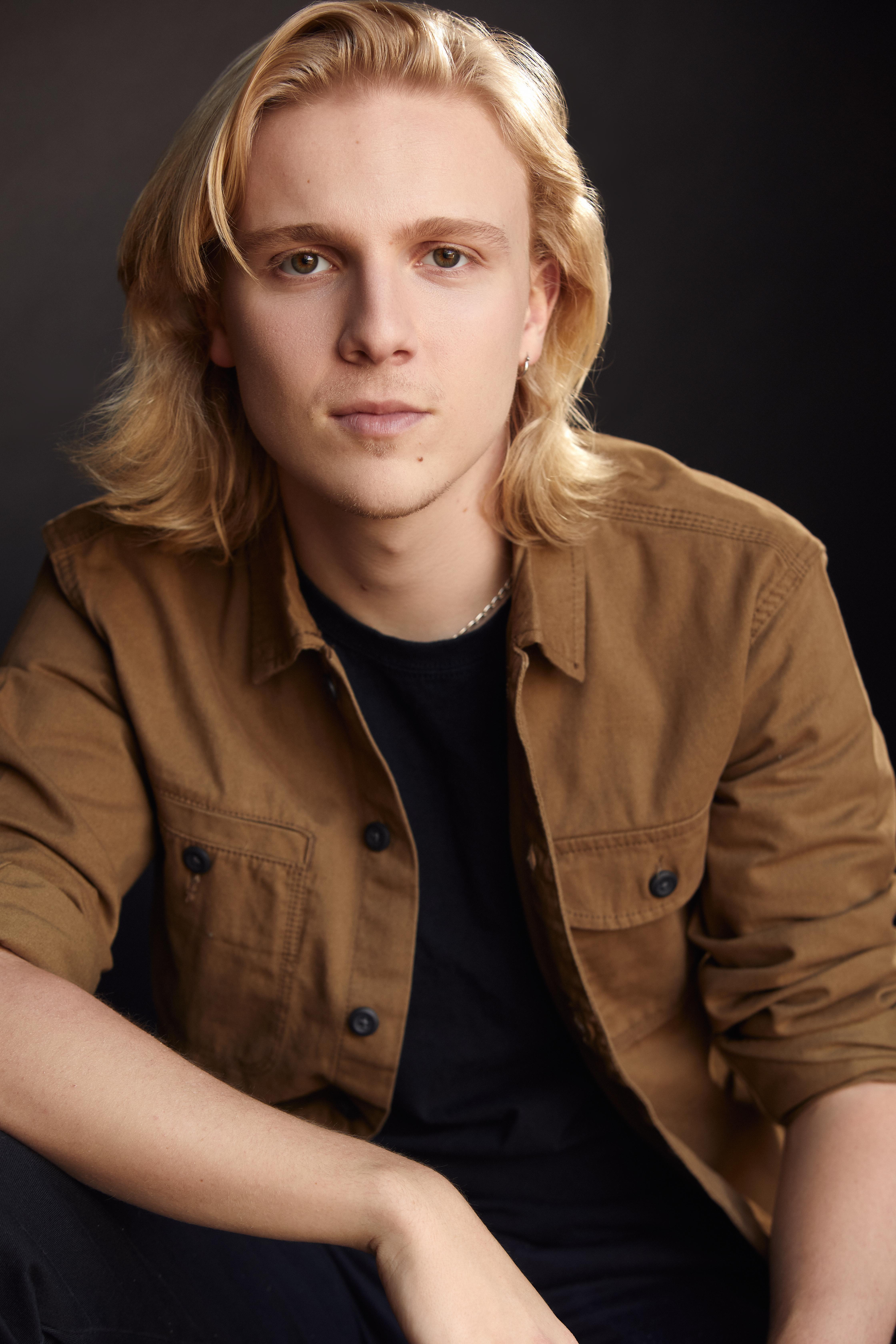 actor Miles Elliot large photo