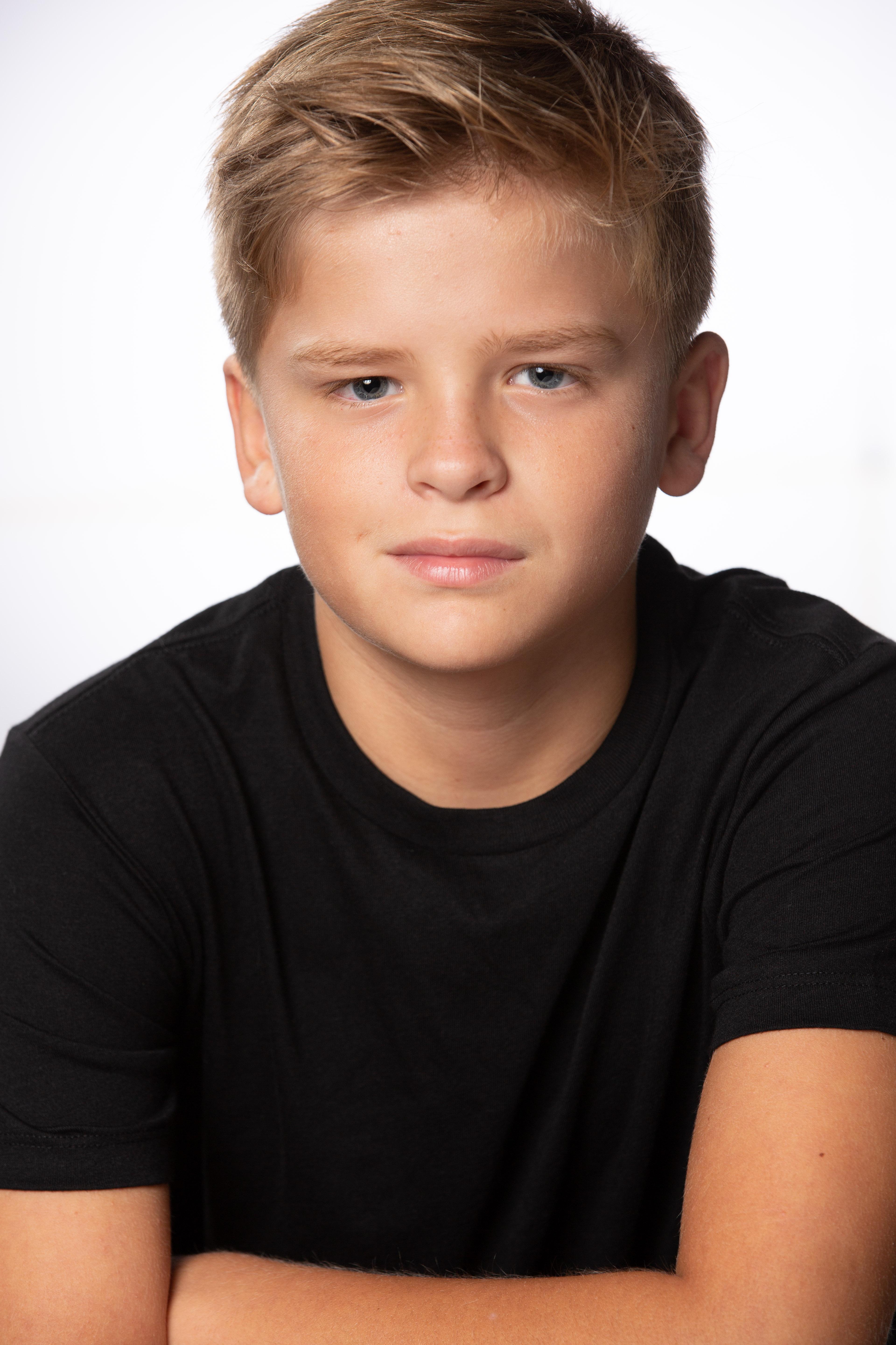 actor Sutton Johnston large photo