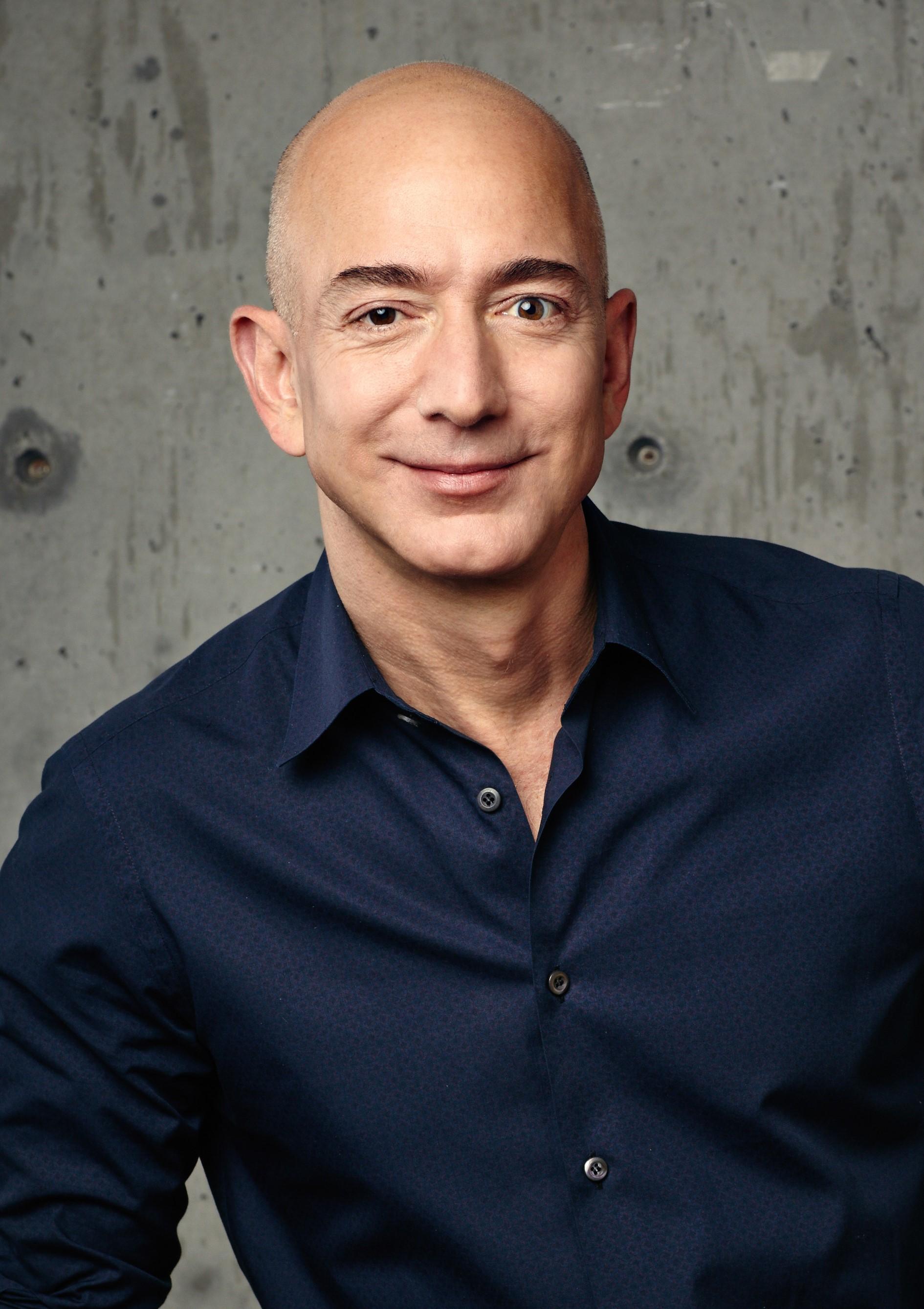 actor Jeff Bezos large photo