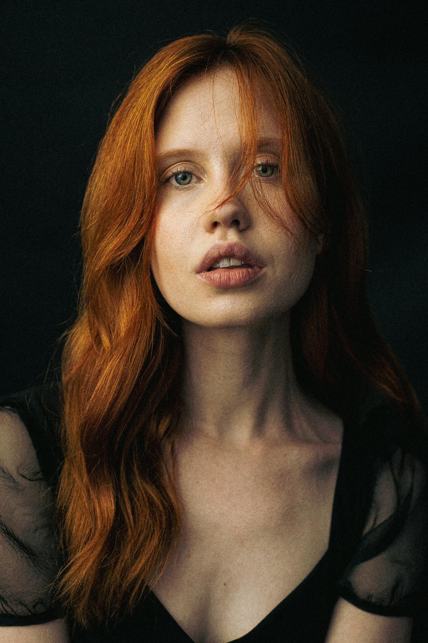 actor Madeleine Kane large photo