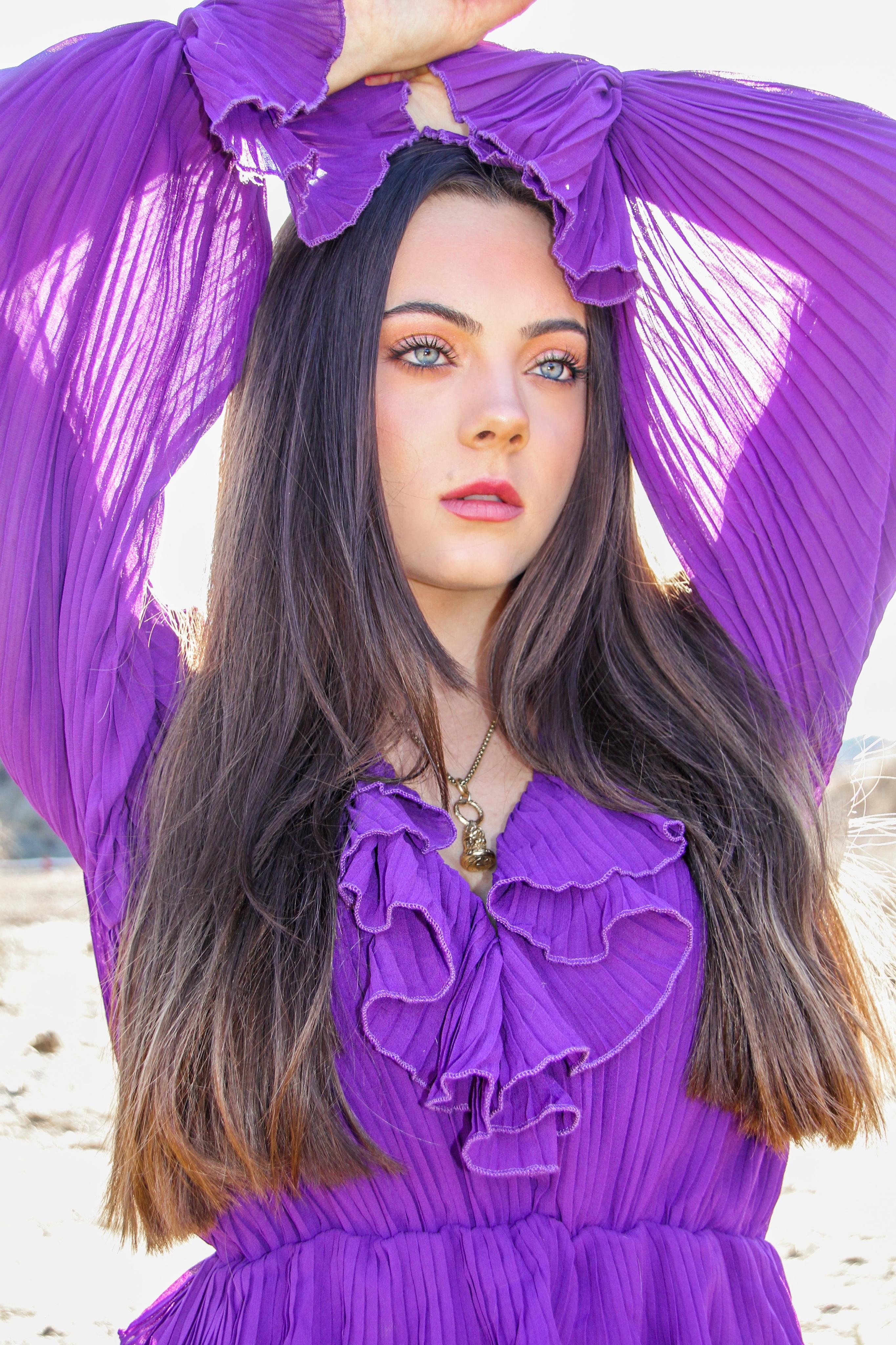 actor Ava Allan large photo