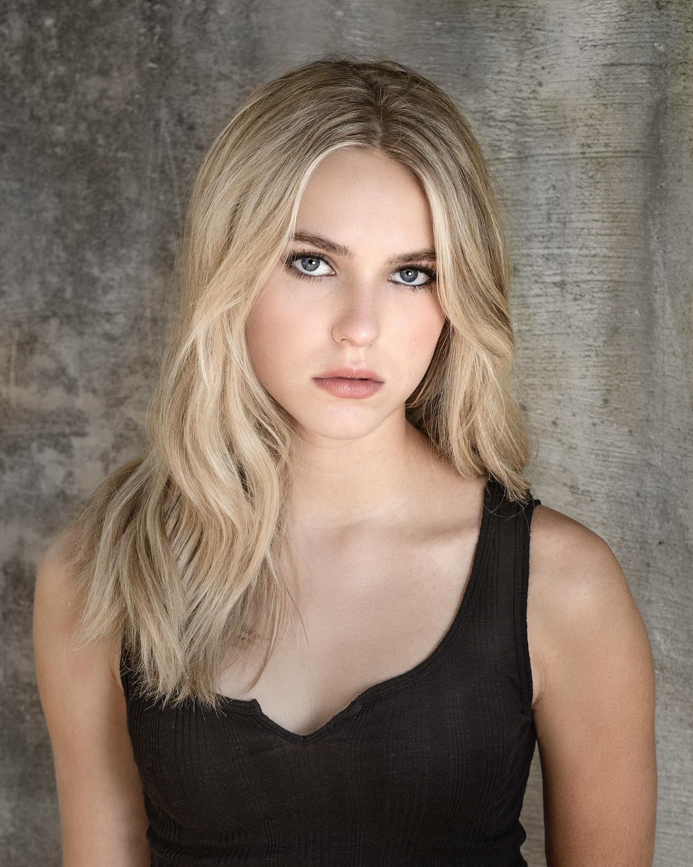 actor Hannah Westerfield large photo